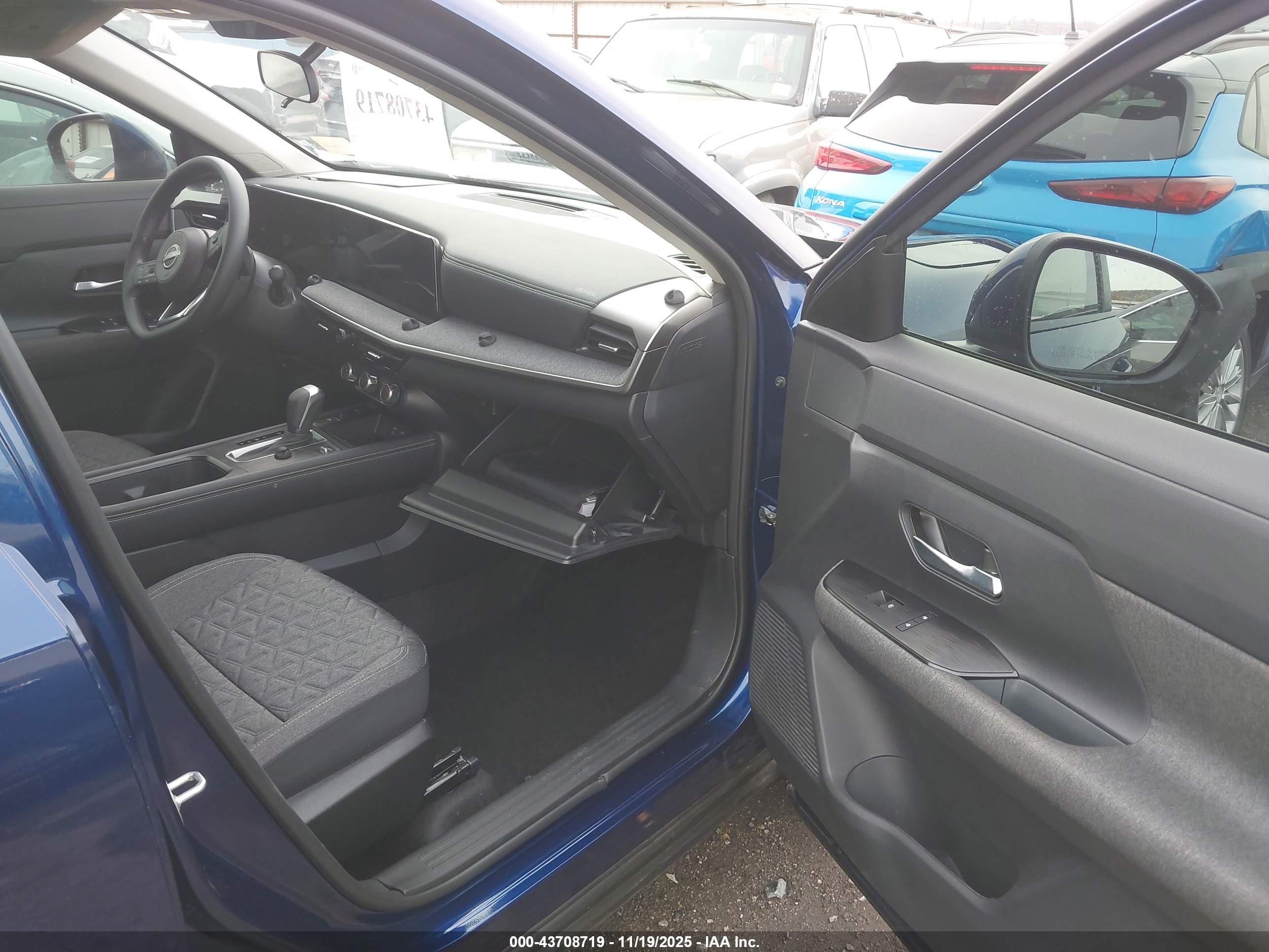 NISSAN KICKS image 5