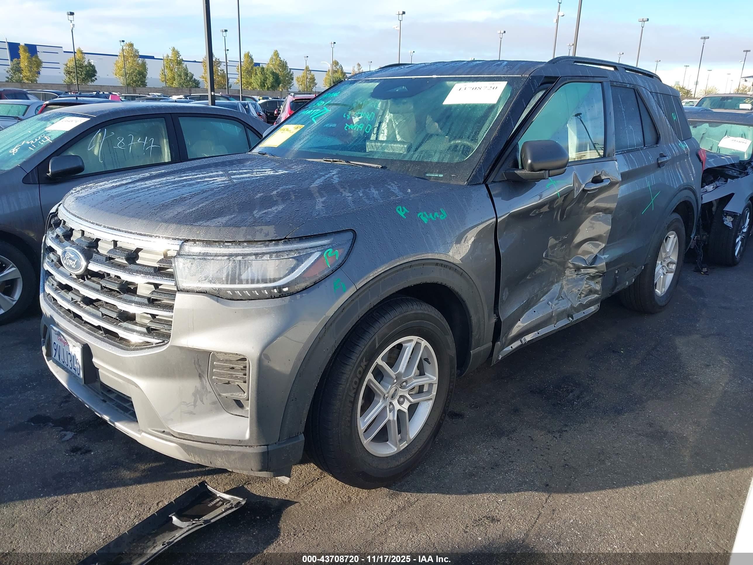 FORD EXPLORER image 2