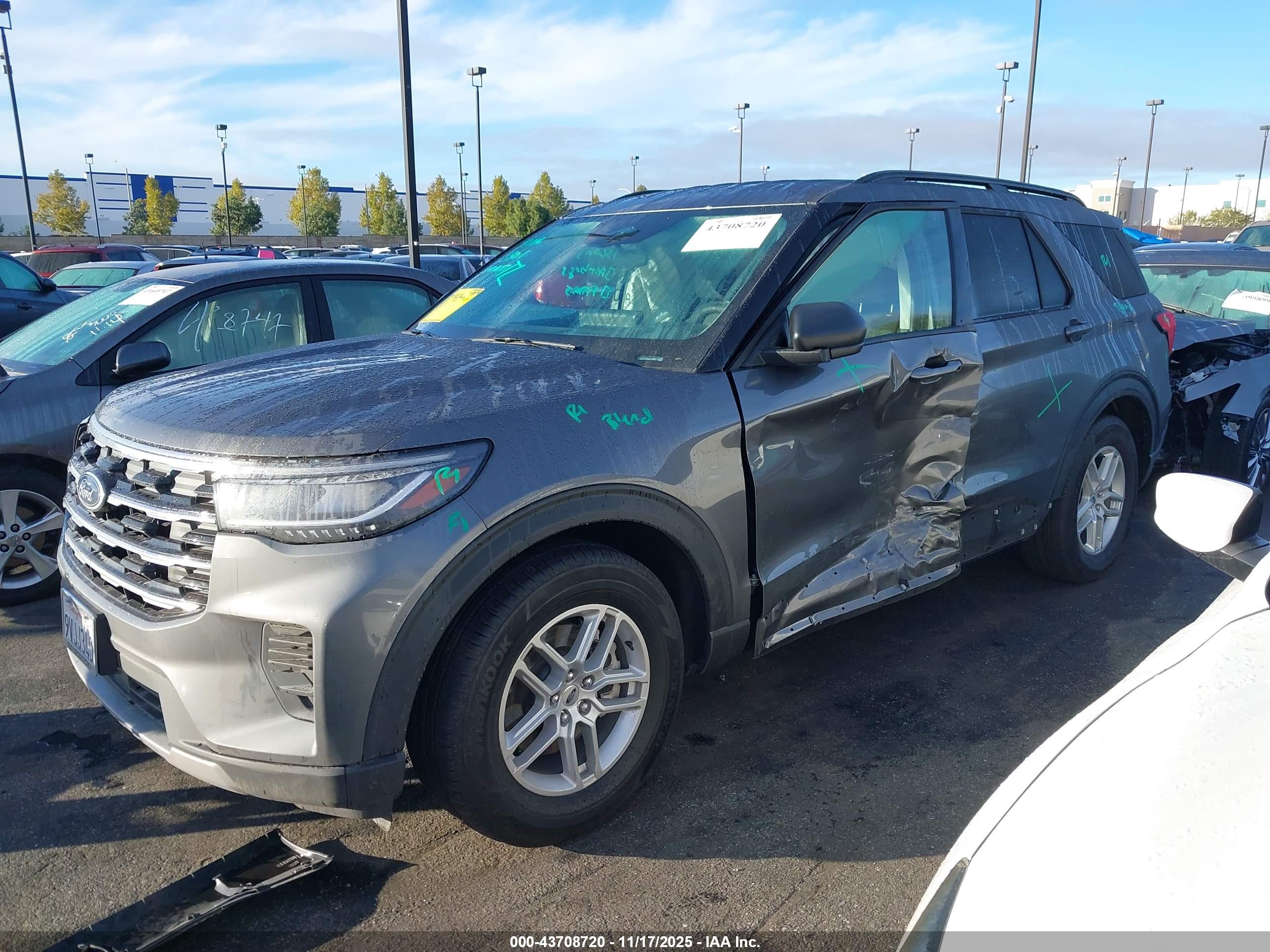 FORD EXPLORER image 6