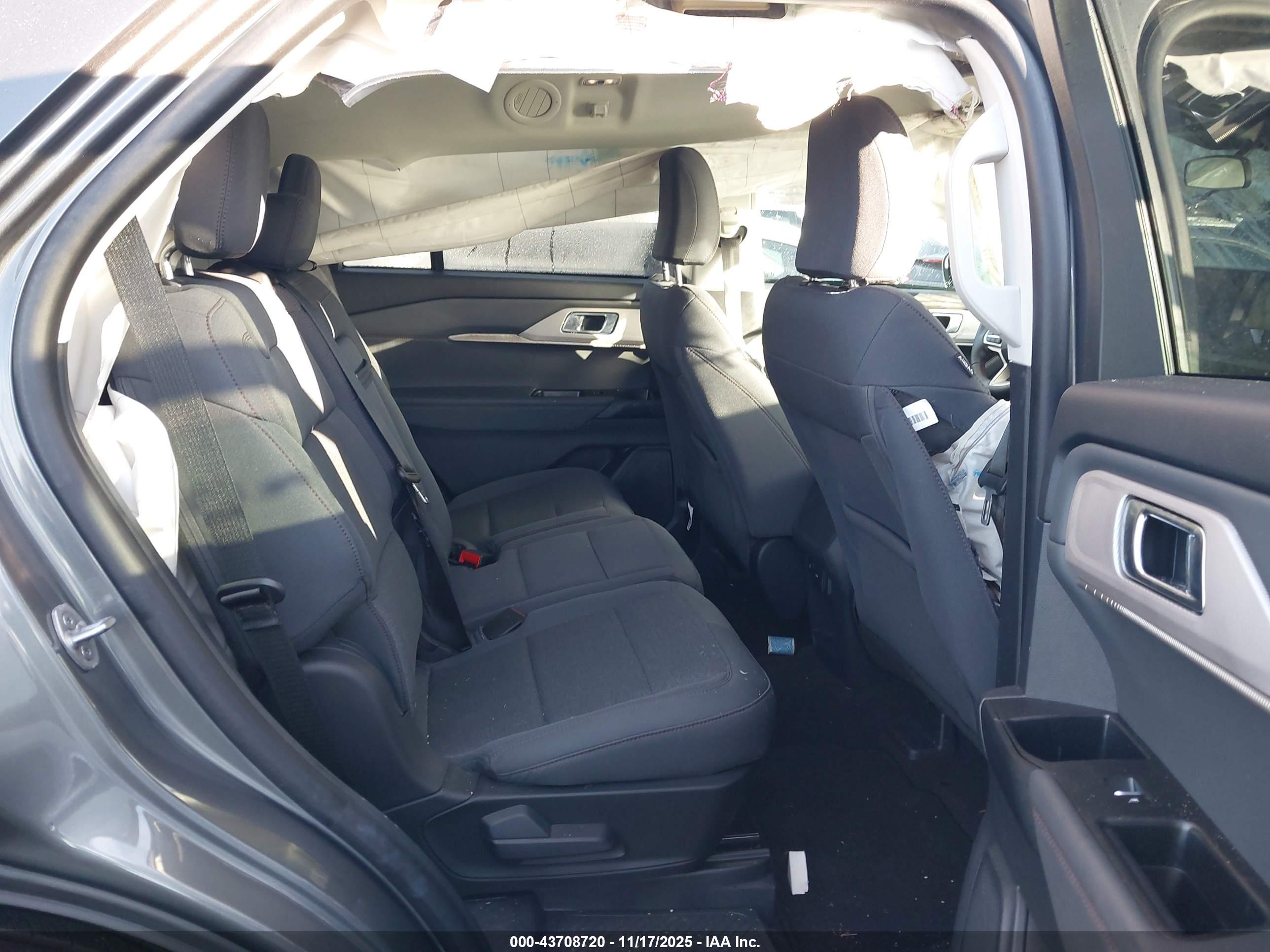FORD EXPLORER image 8