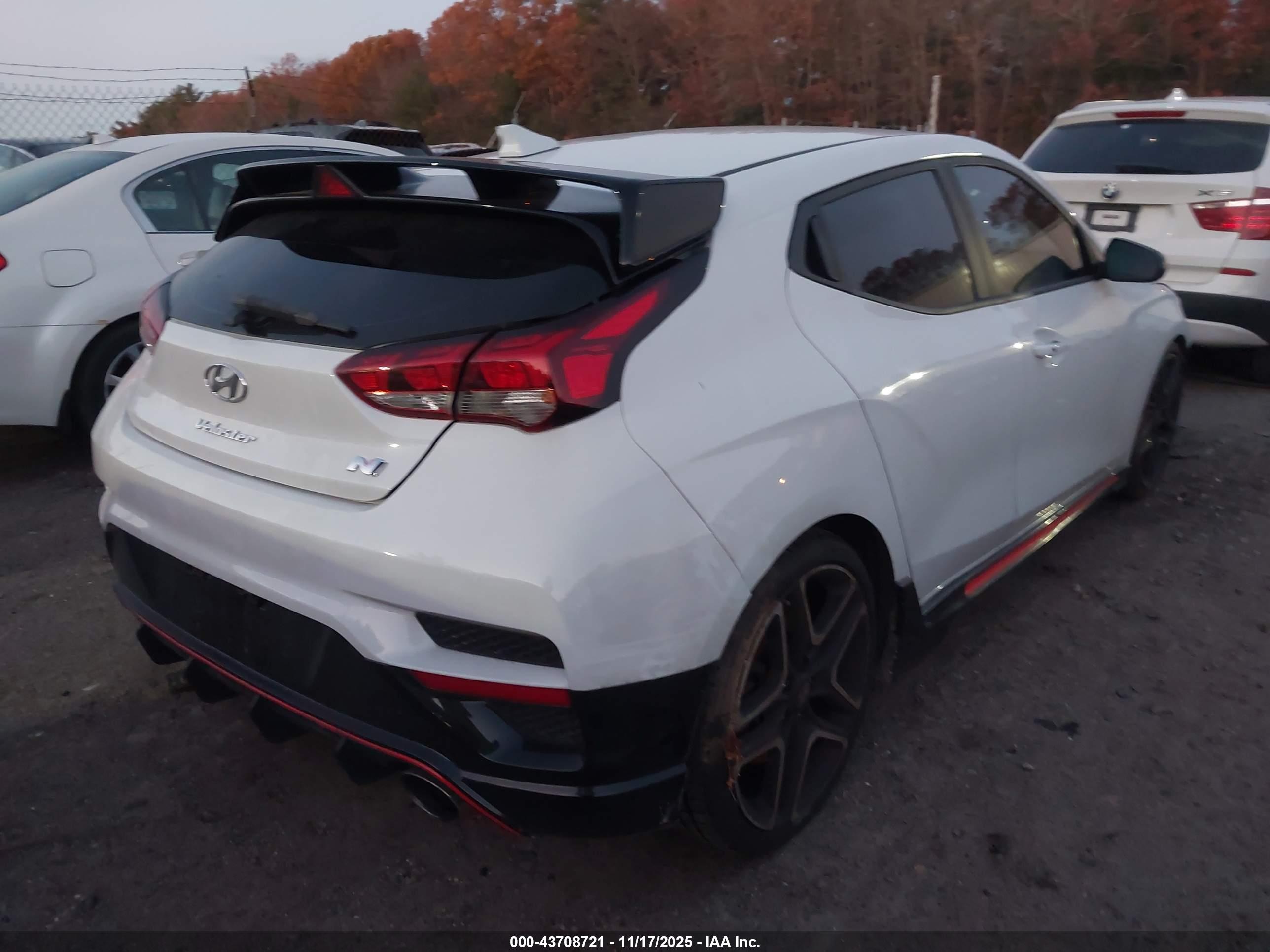 HYUNDAI VELOSTER image 4