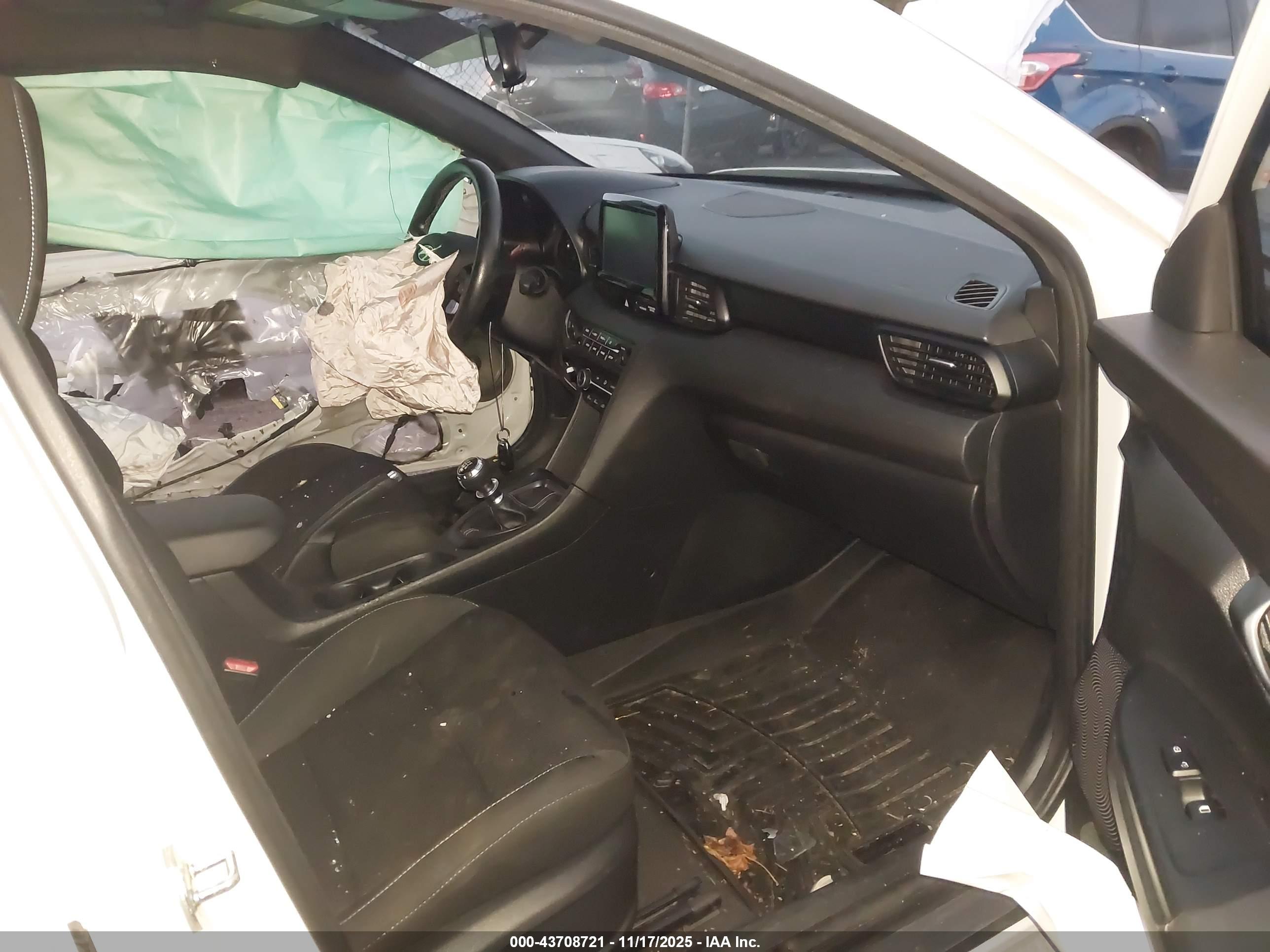 HYUNDAI VELOSTER image 5
