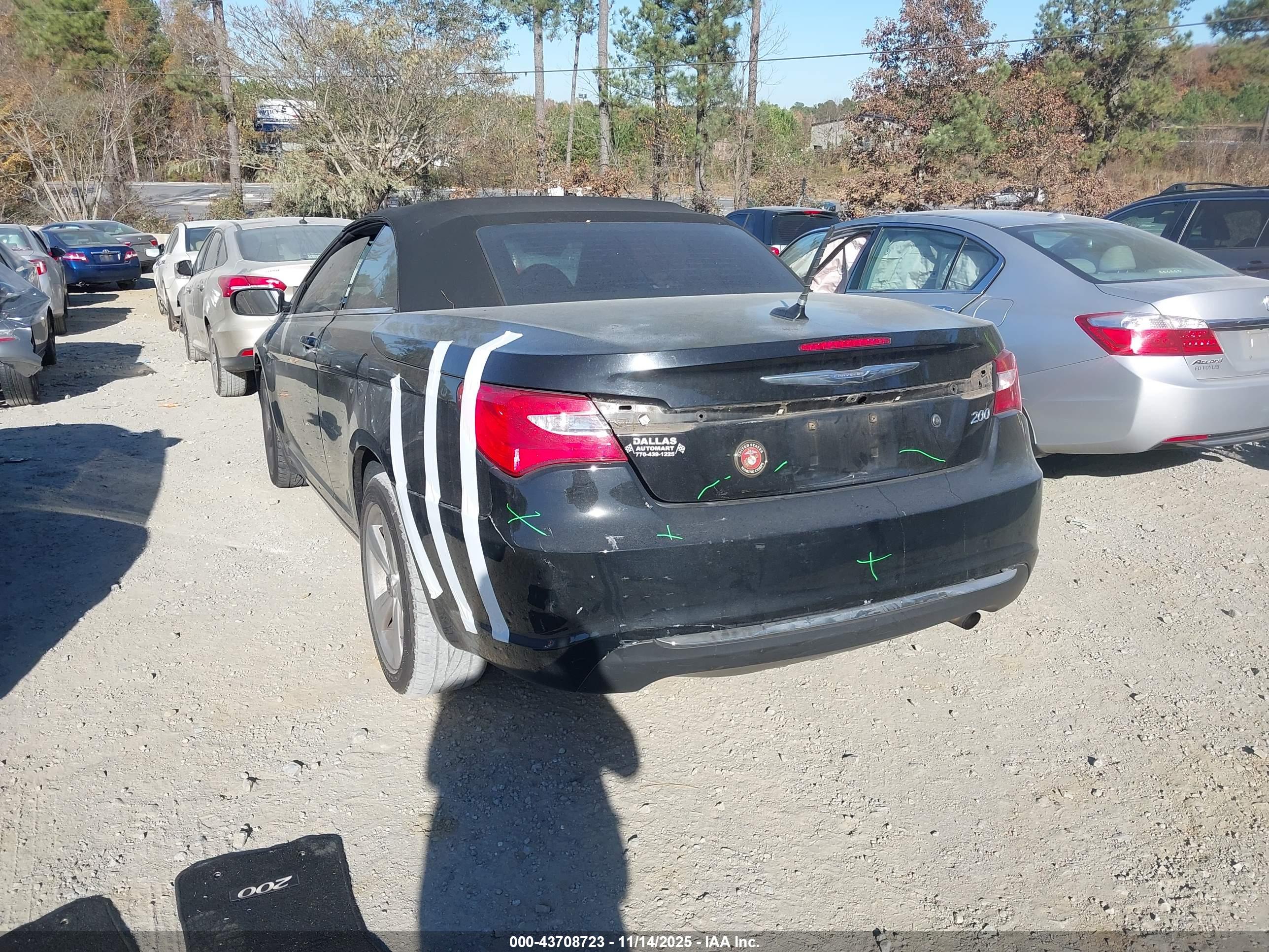 CHRYSLER 200 image 3