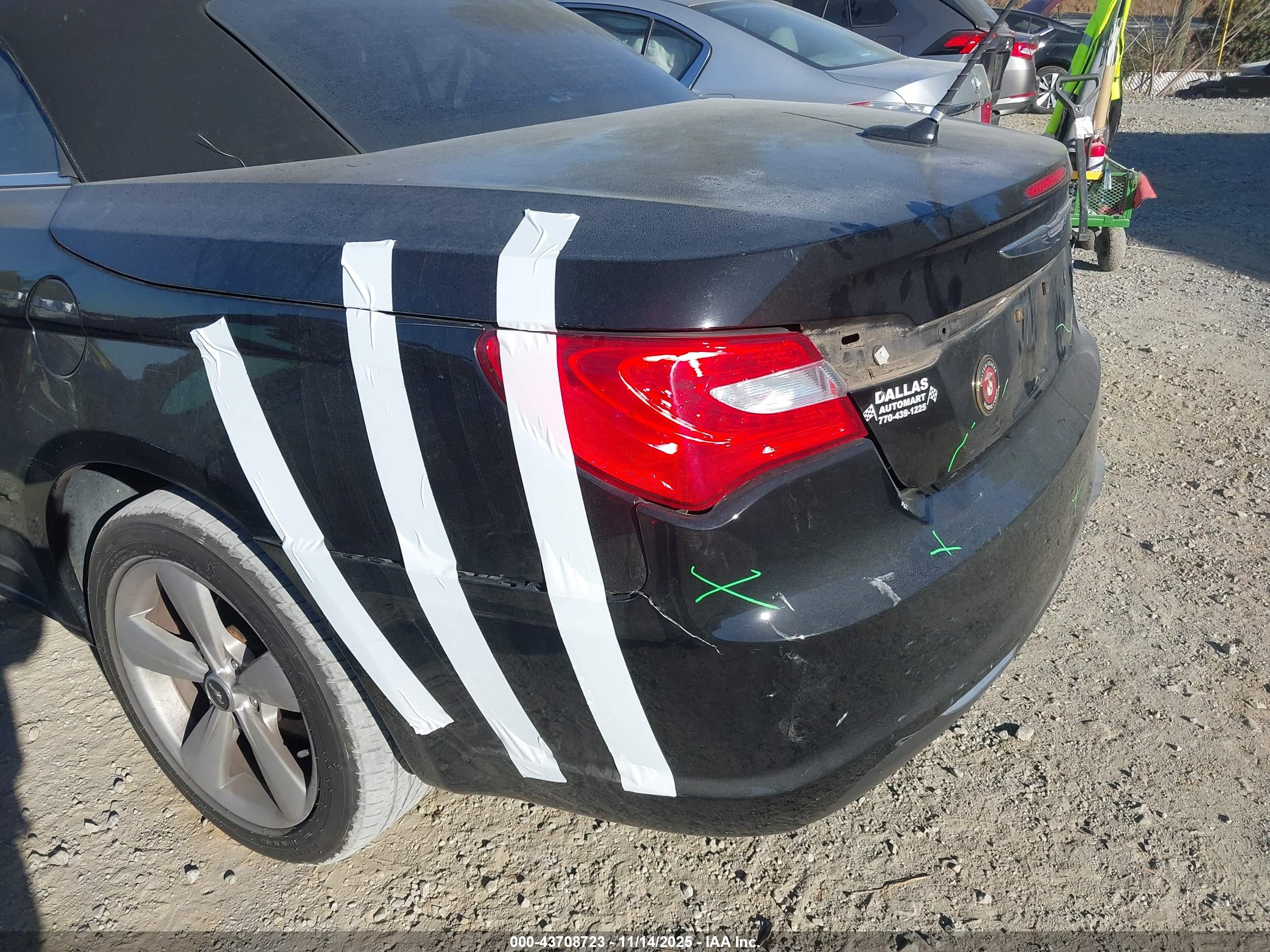 CHRYSLER 200 image 6