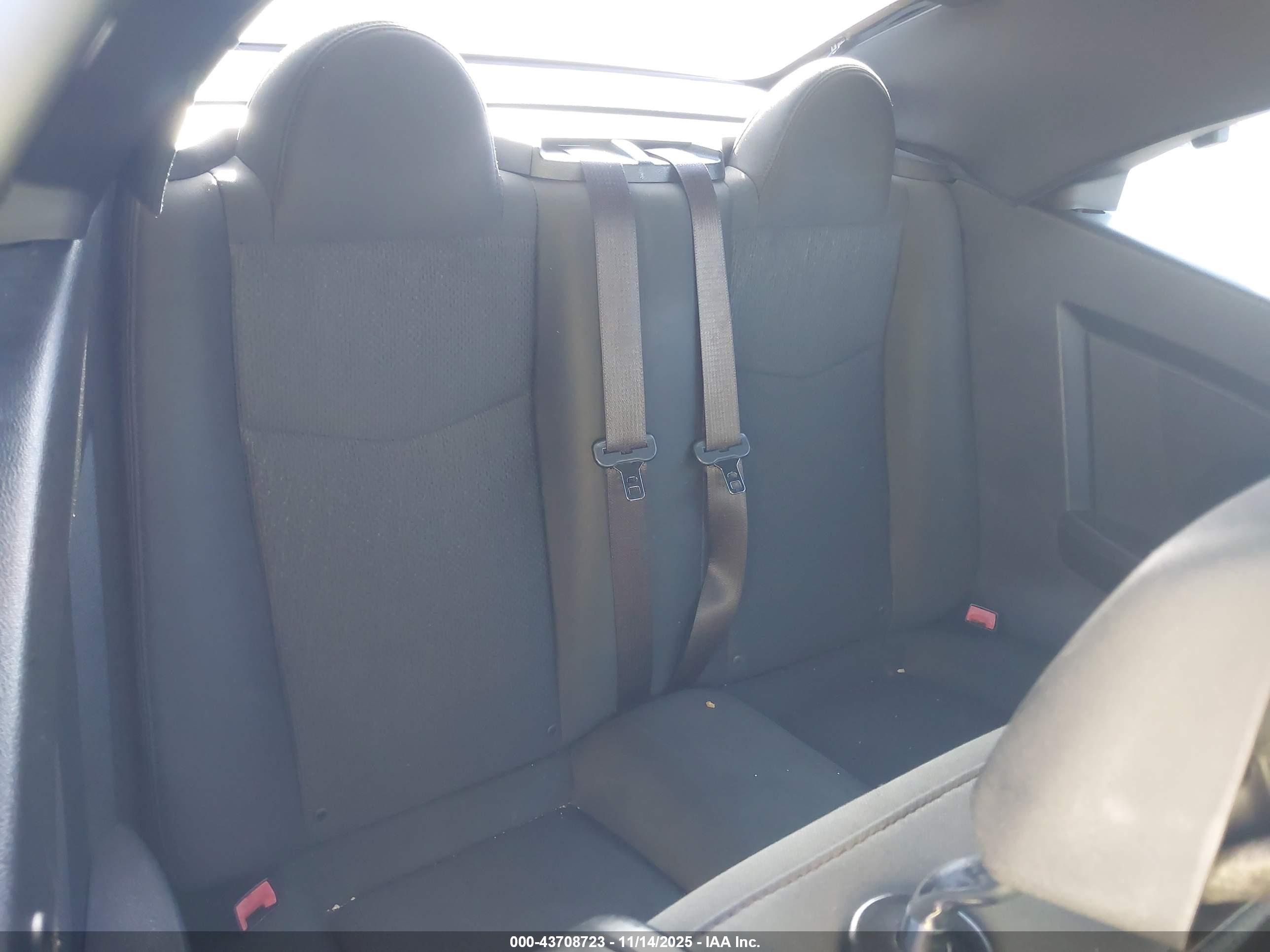 CHRYSLER 200 image 8