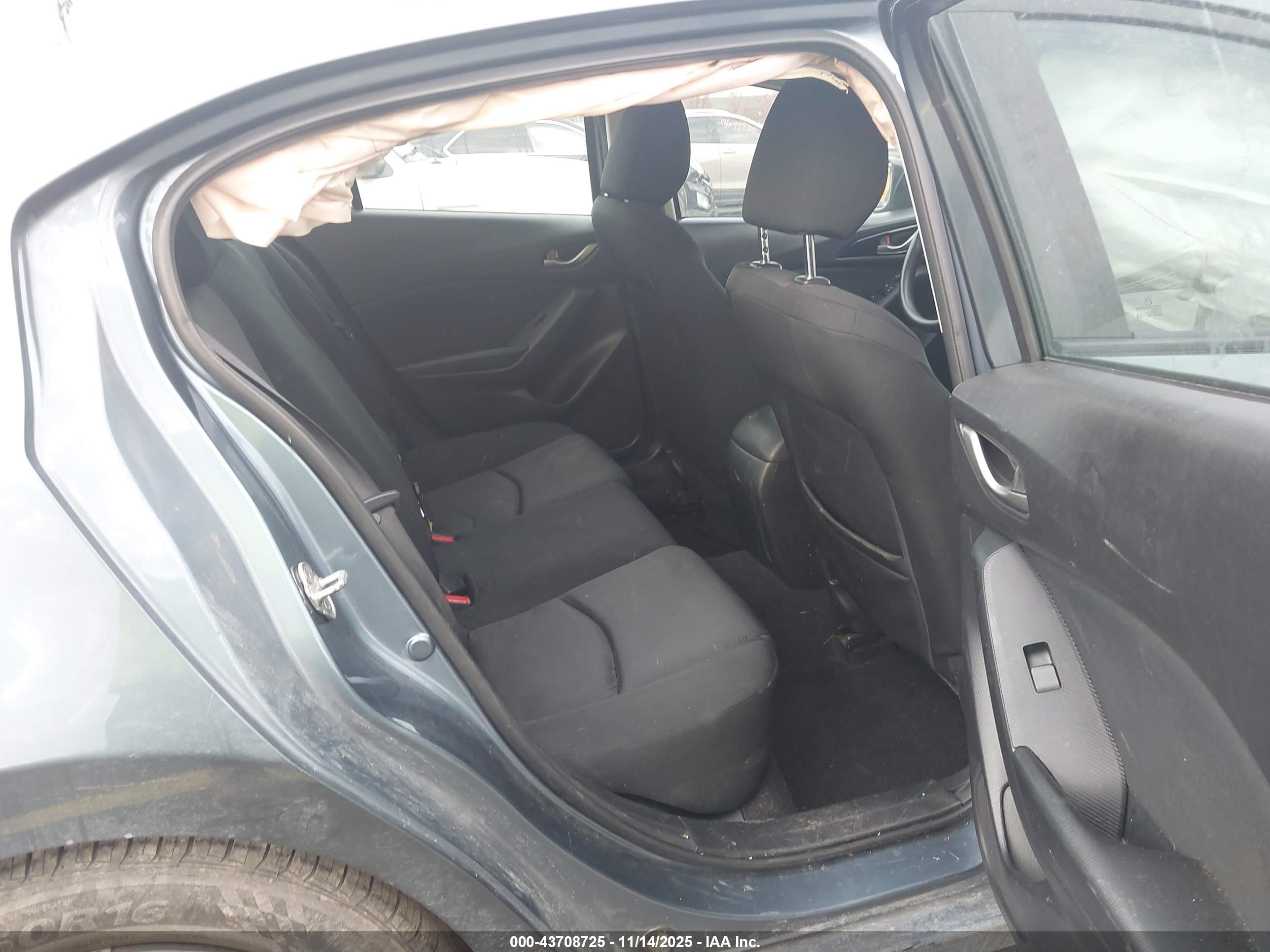 MAZDA MAZDA3 image 8