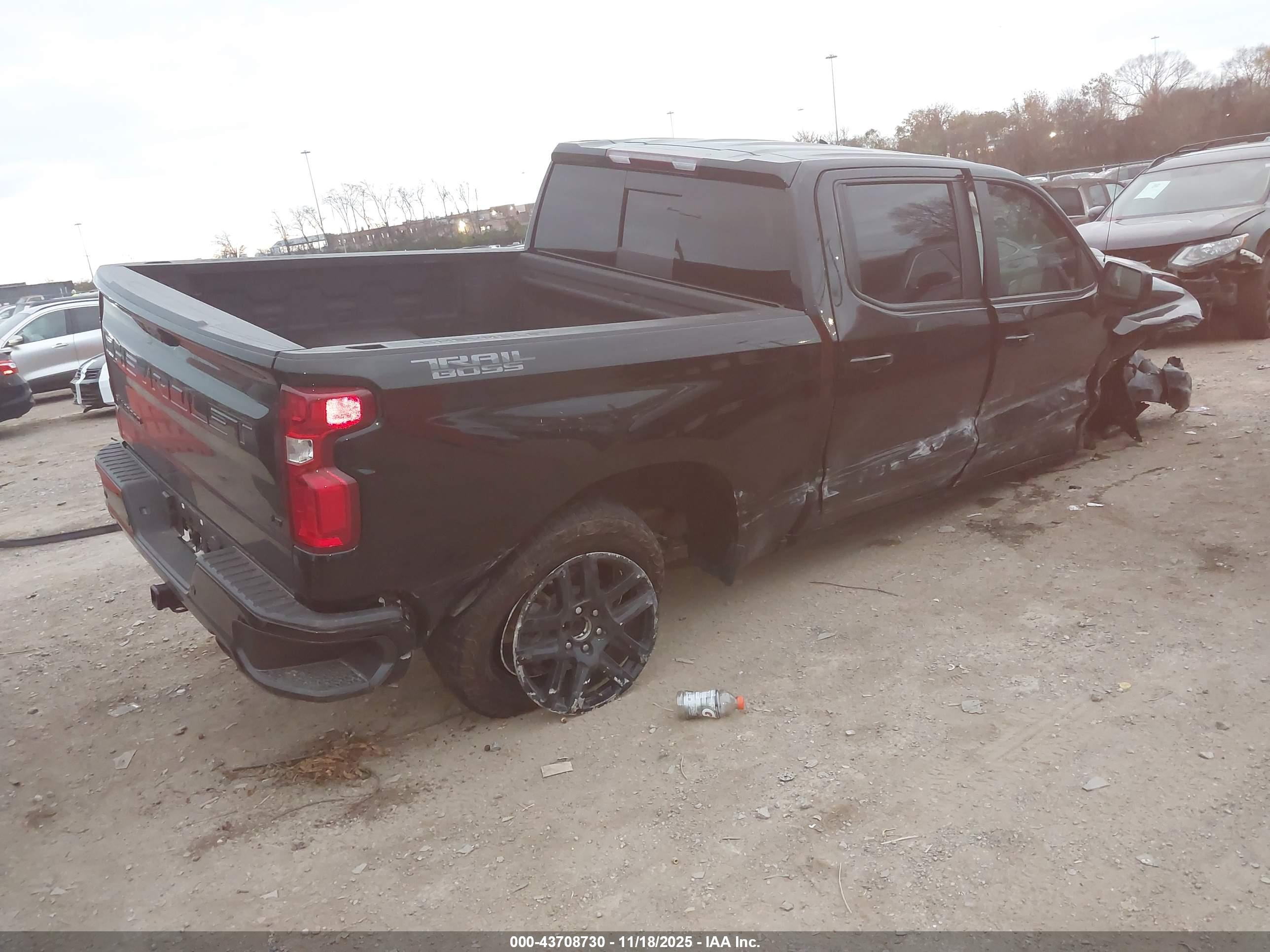 CHEVROLET SILVERADO image 4