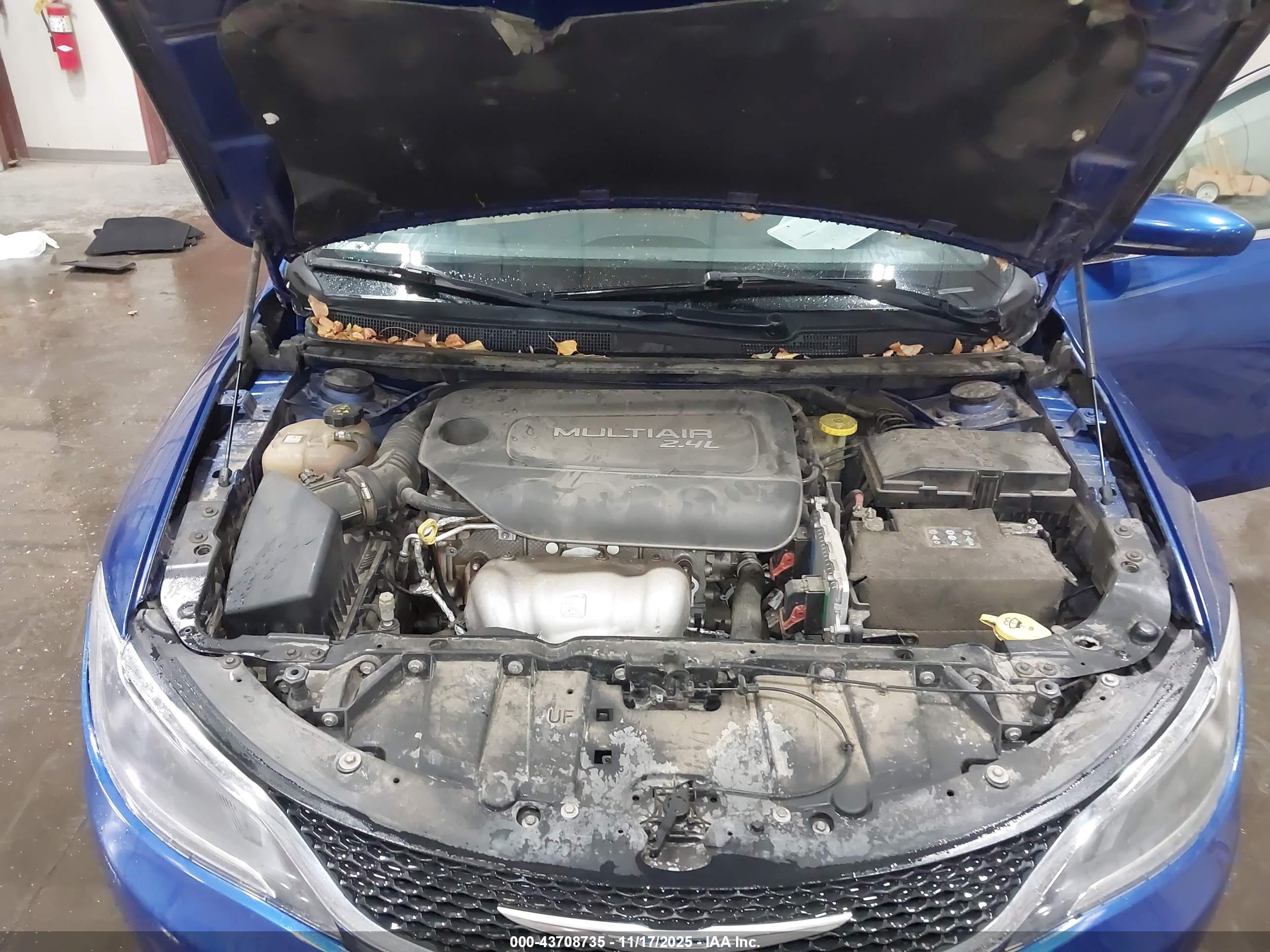 CHRYSLER 200 image 10