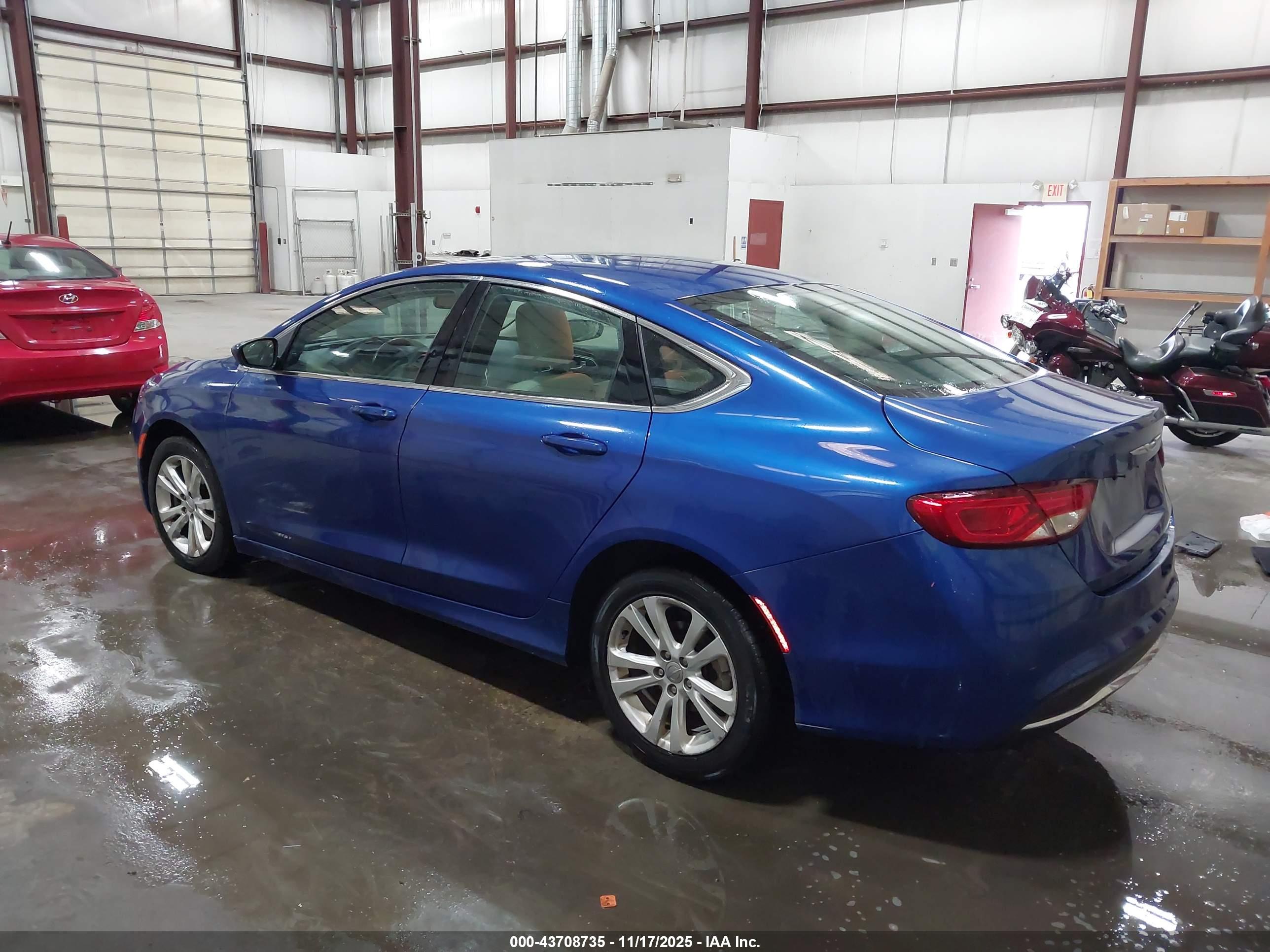 CHRYSLER 200 image 3