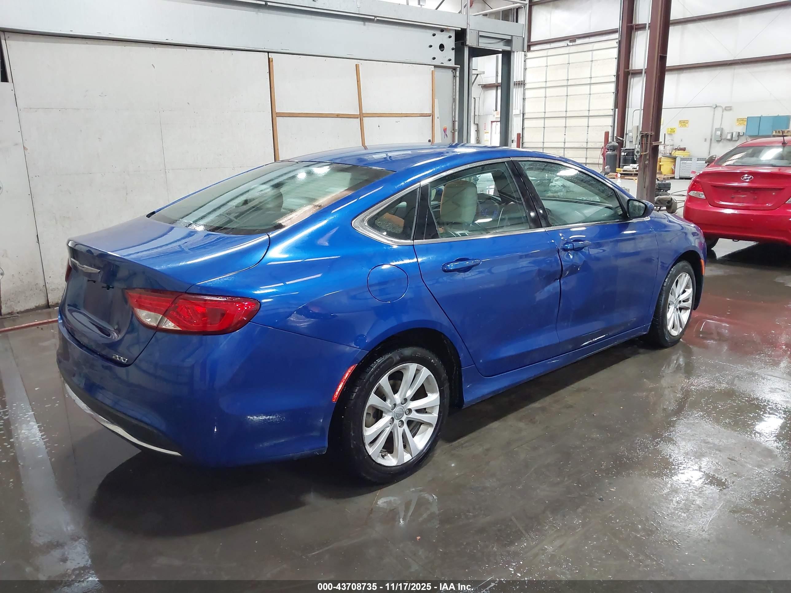 CHRYSLER 200 image 4