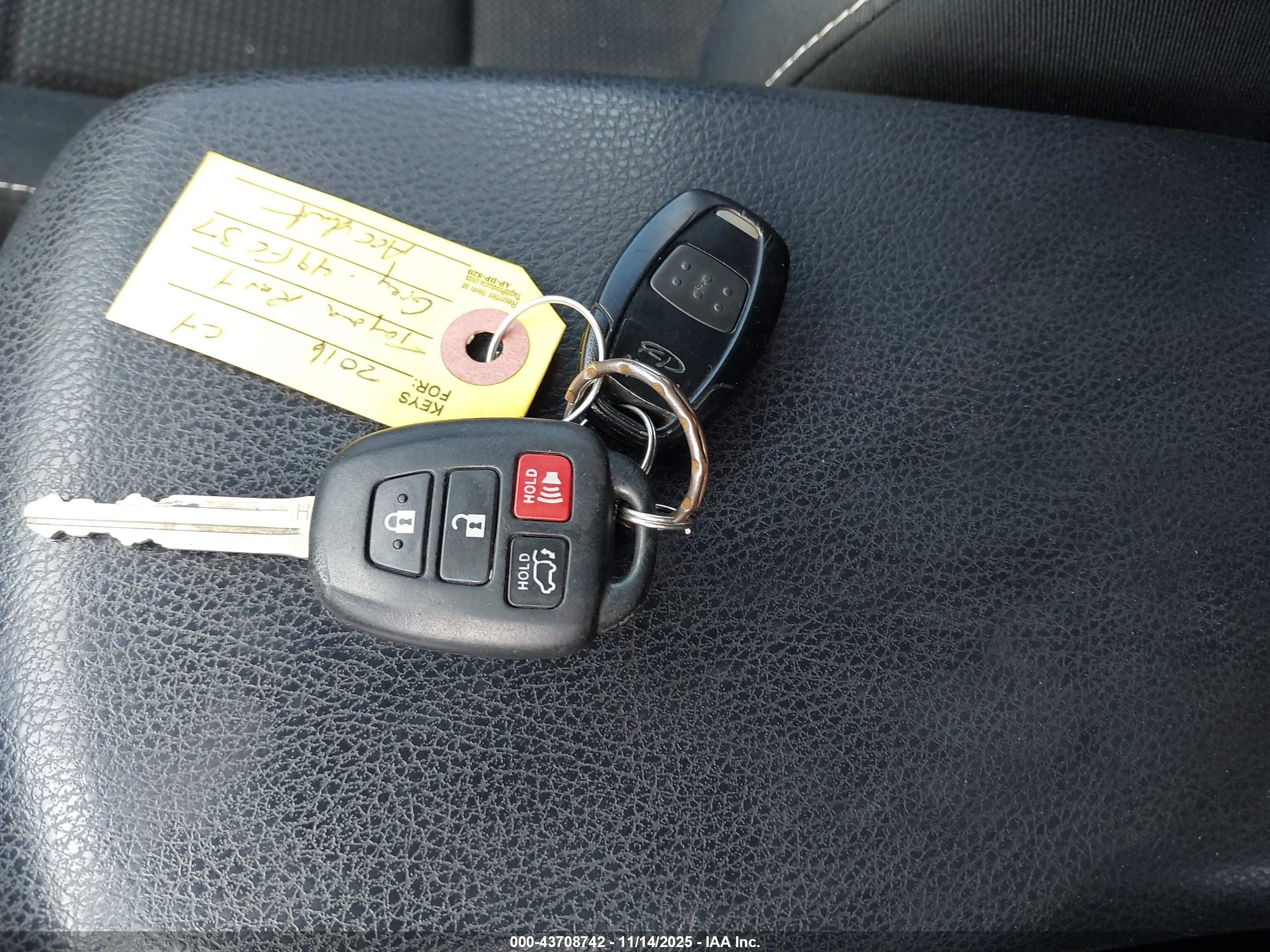 TOYOTA RAV4 image 11