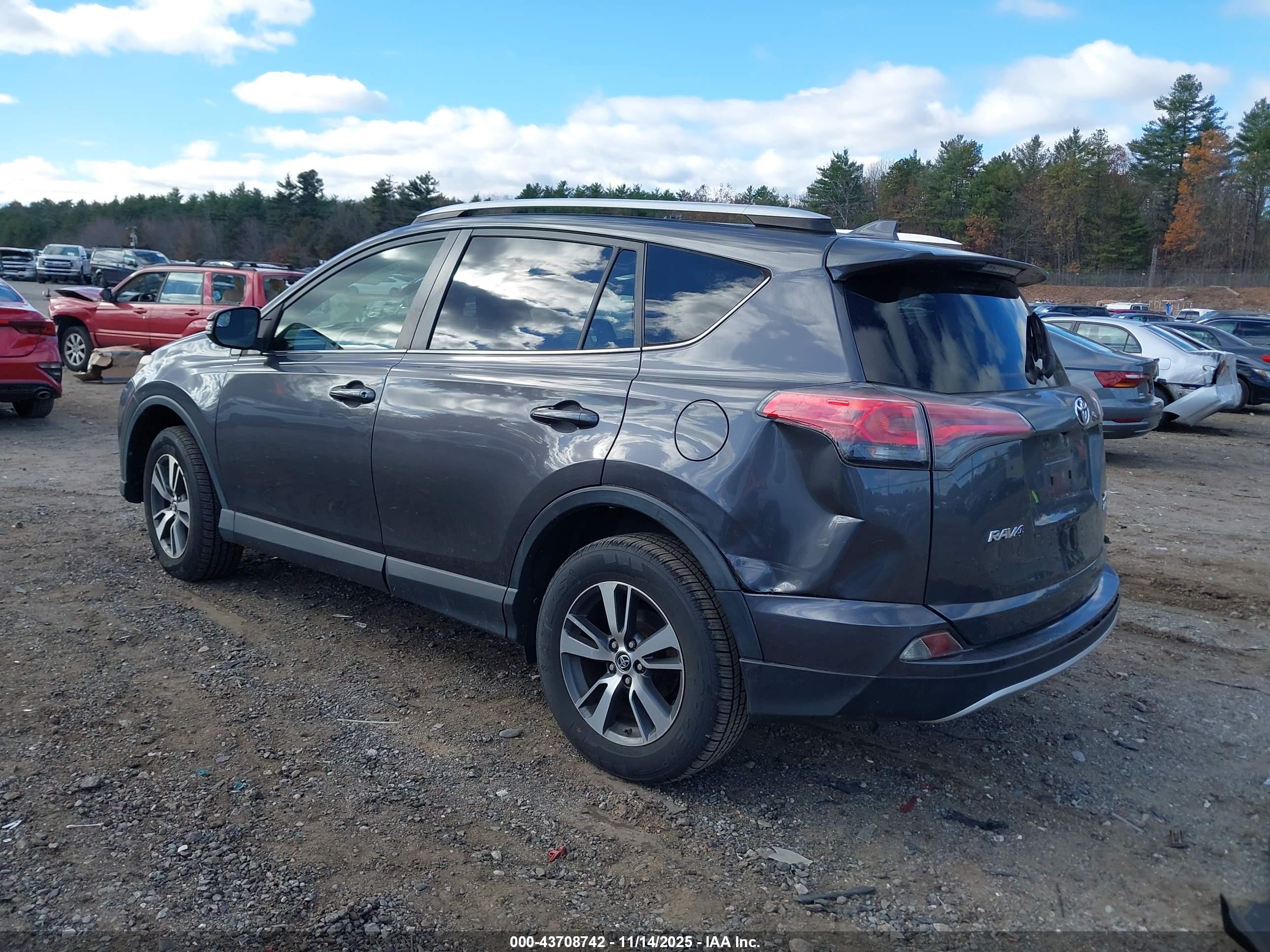 TOYOTA RAV4 image 3