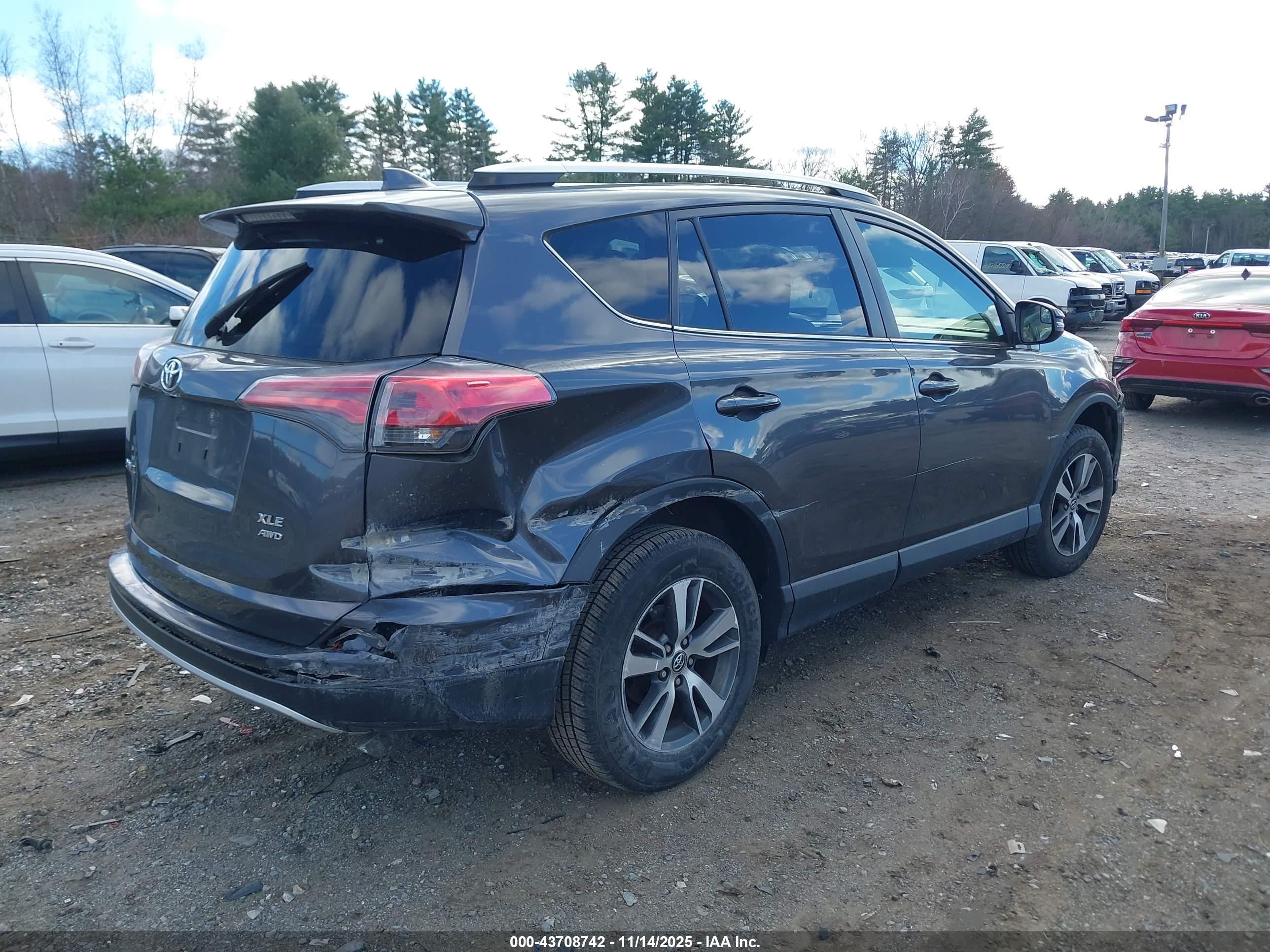 TOYOTA RAV4 image 4