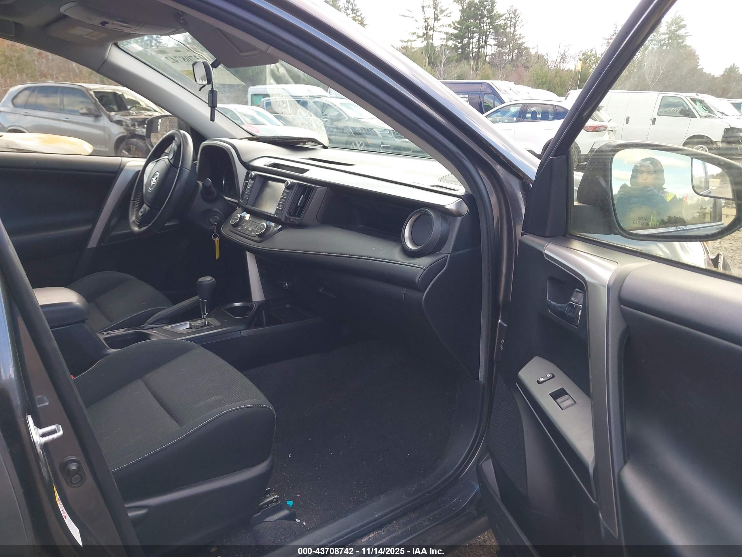 TOYOTA RAV4 image 5