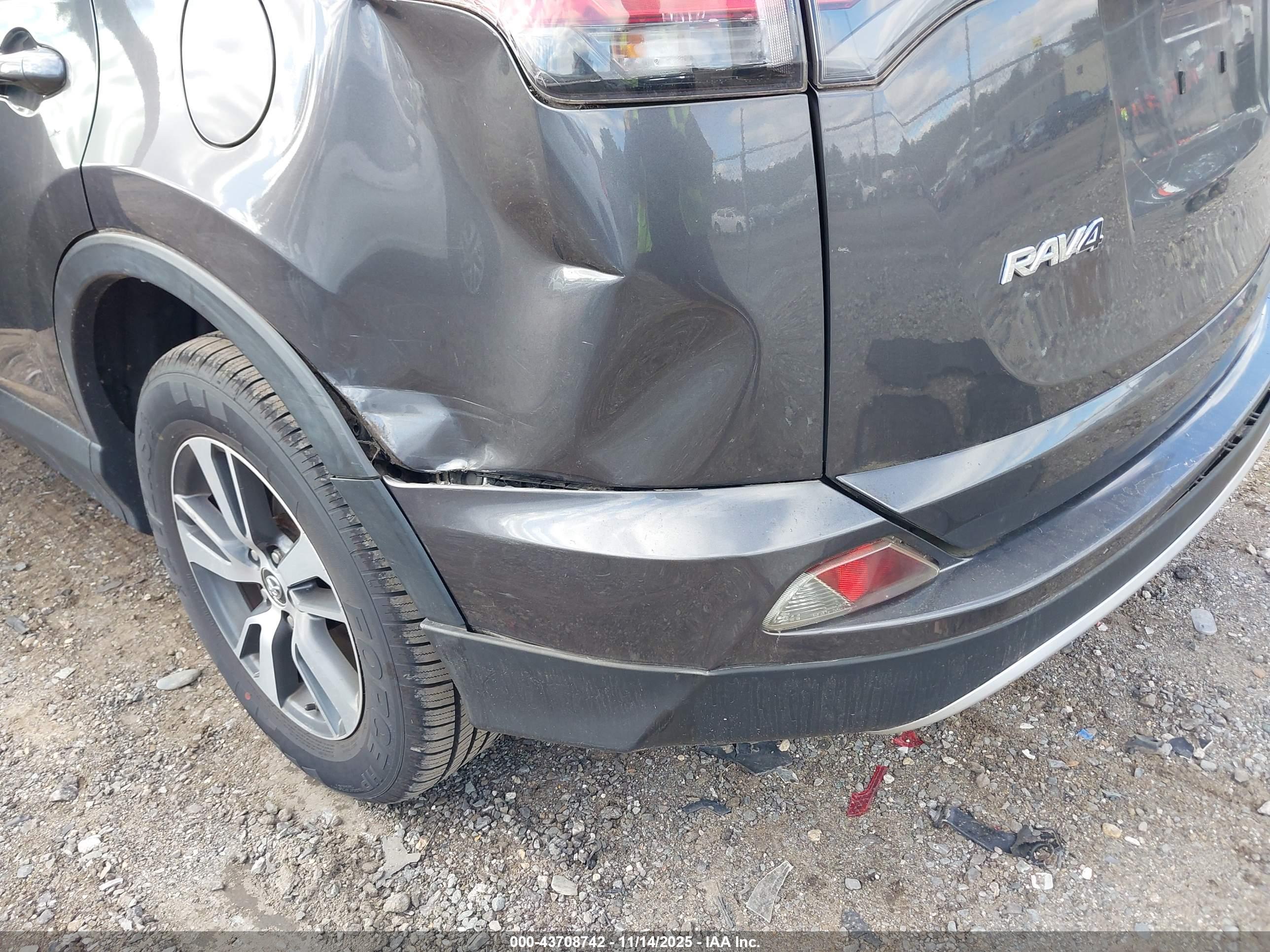 TOYOTA RAV4 image 6