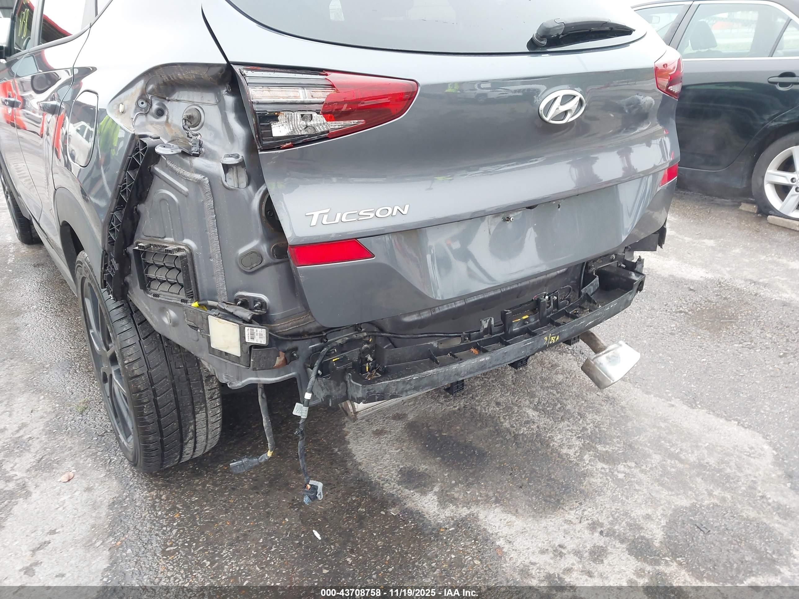 HYUNDAI TUCSON image 6