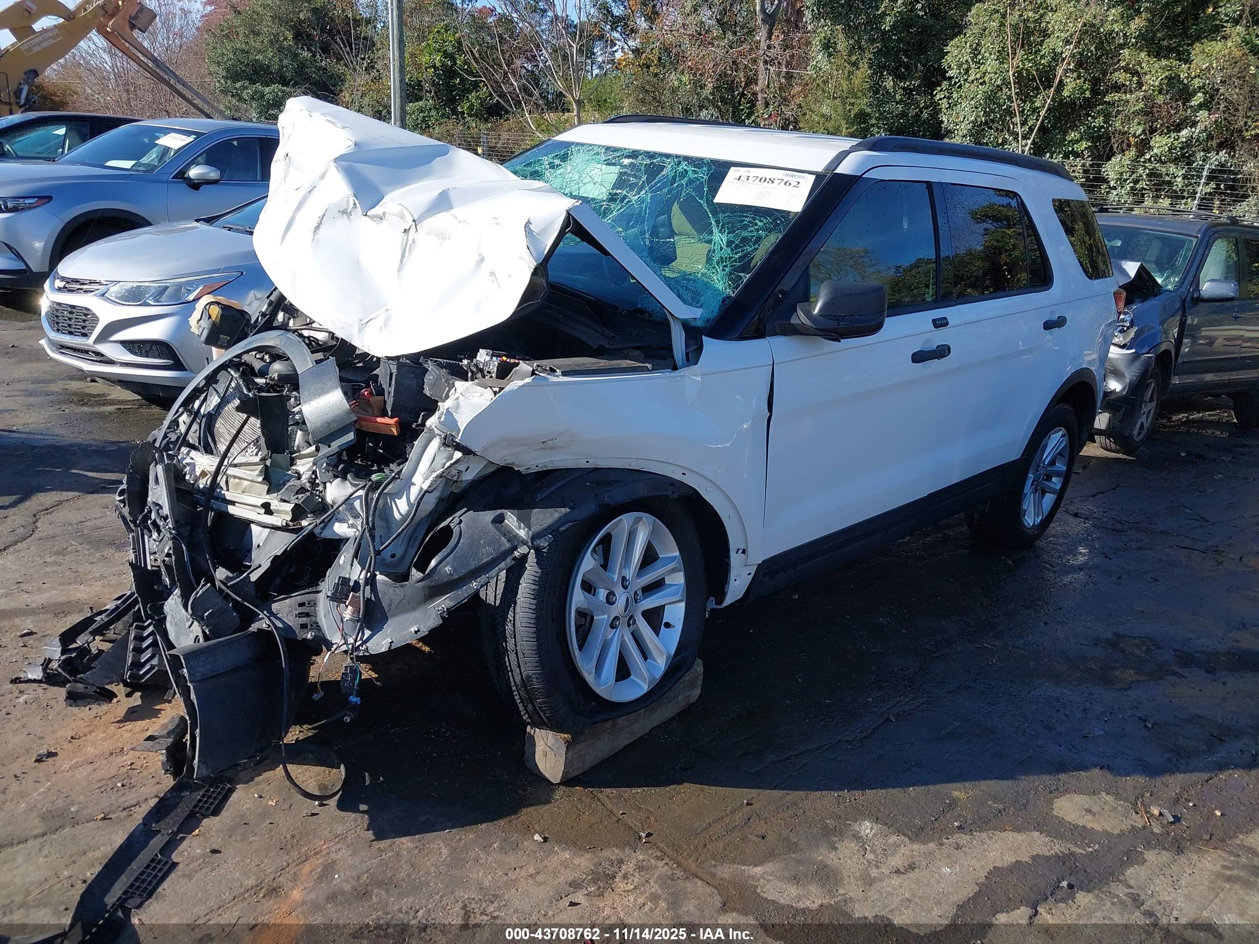 FORD EXPLORER image 2