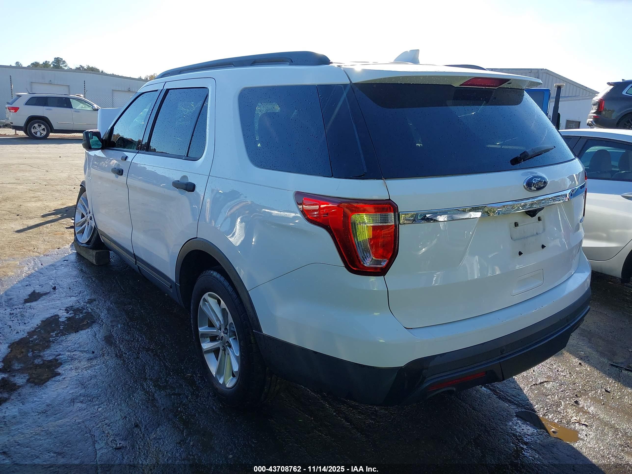 FORD EXPLORER image 3
