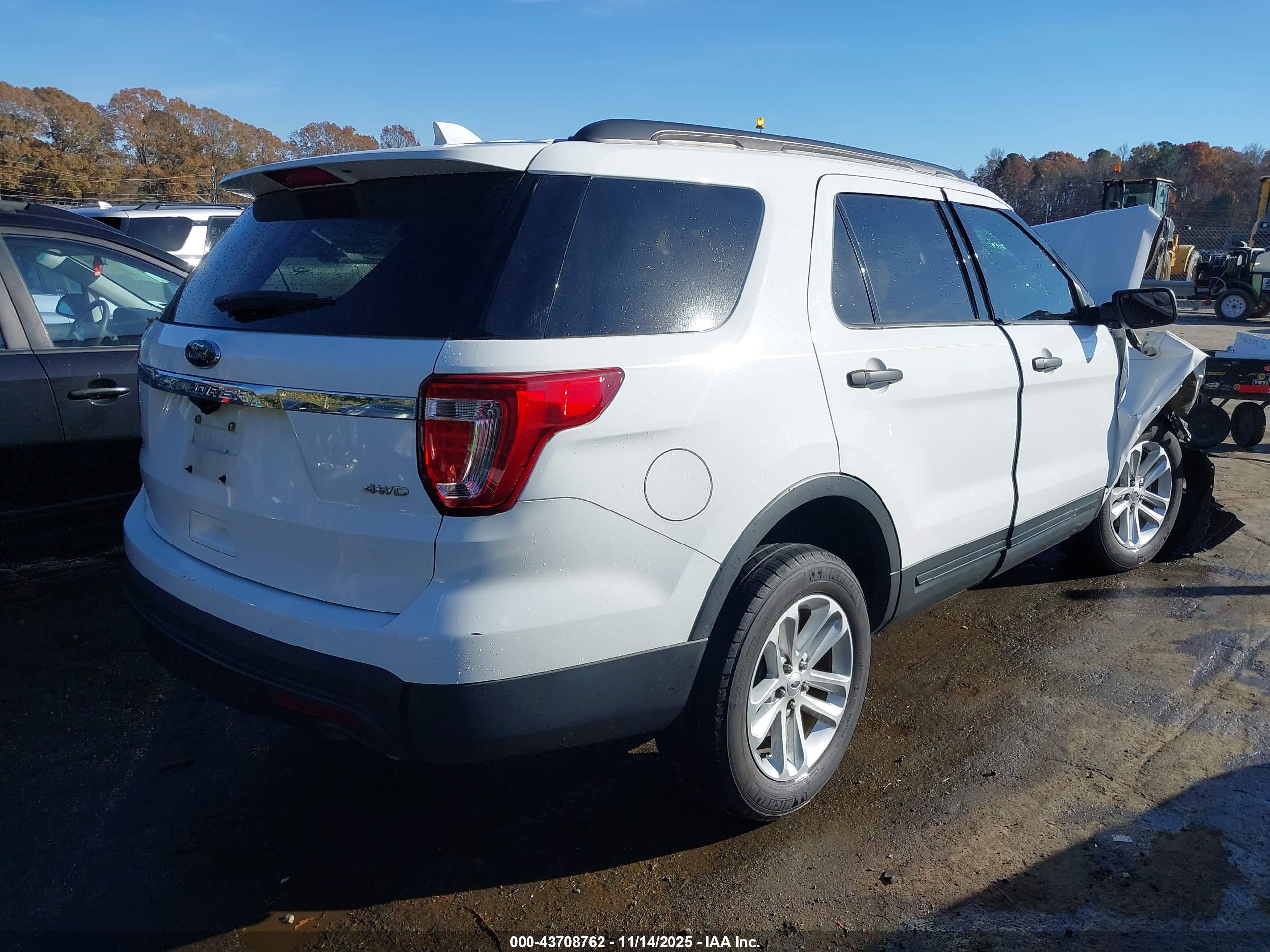 FORD EXPLORER image 4