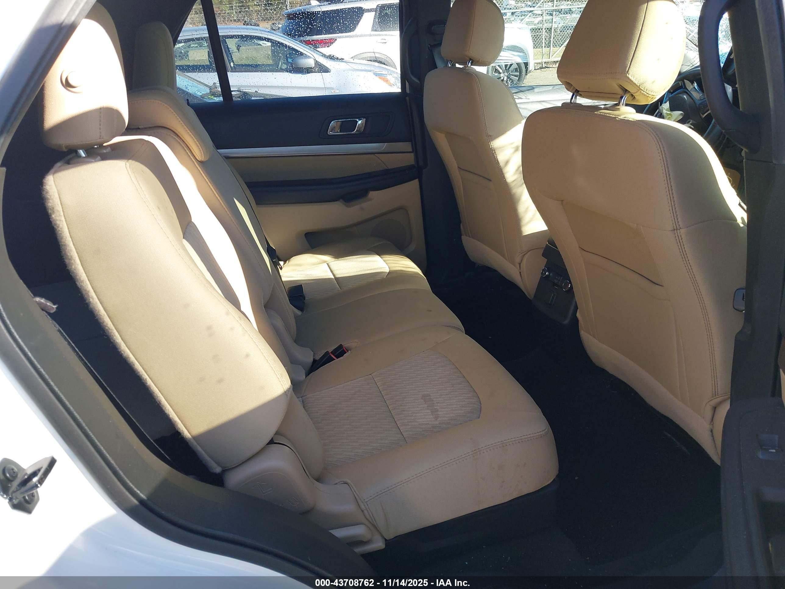 FORD EXPLORER image 8