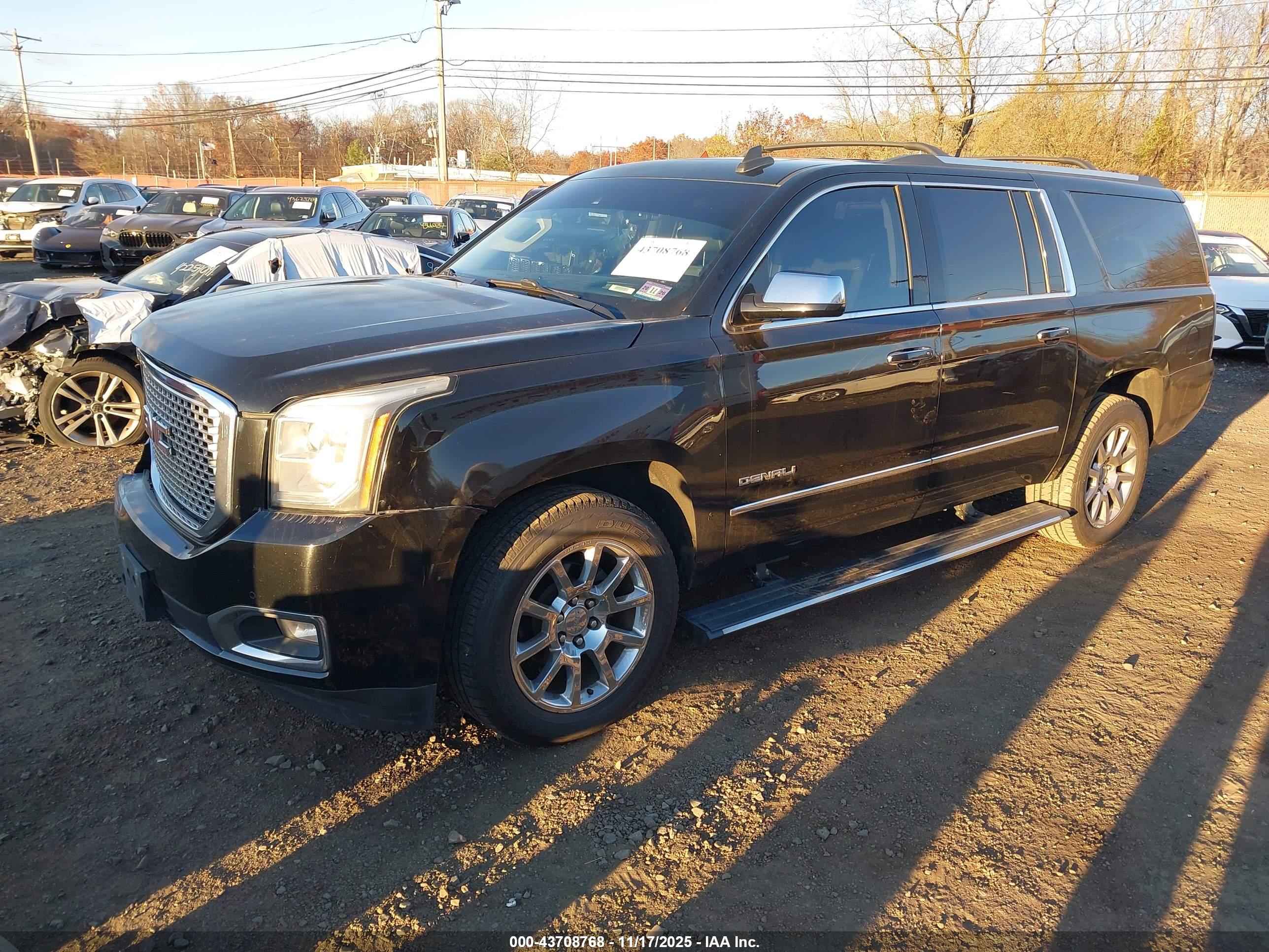 GMC YUKON image 2