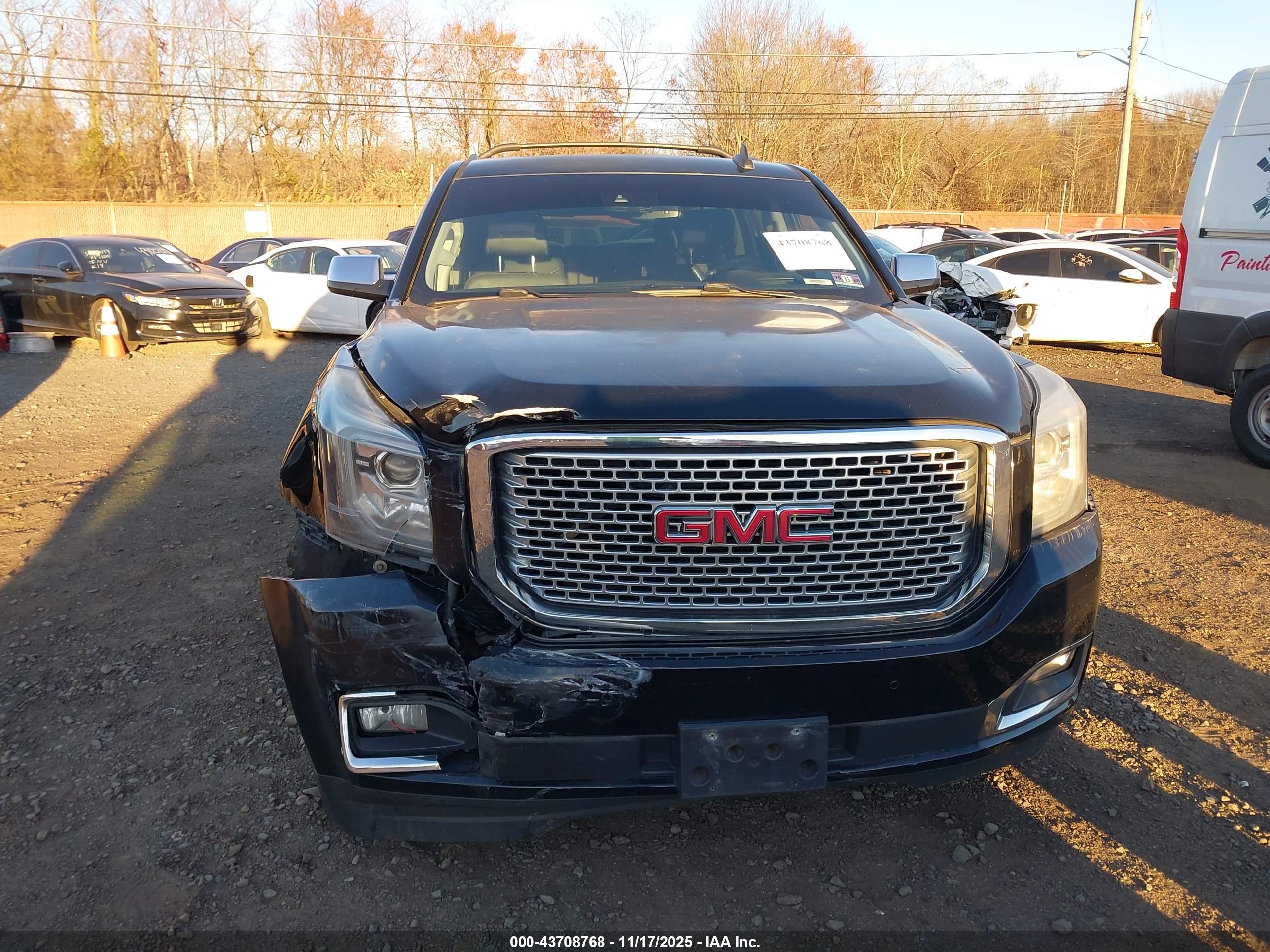 GMC YUKON image 6