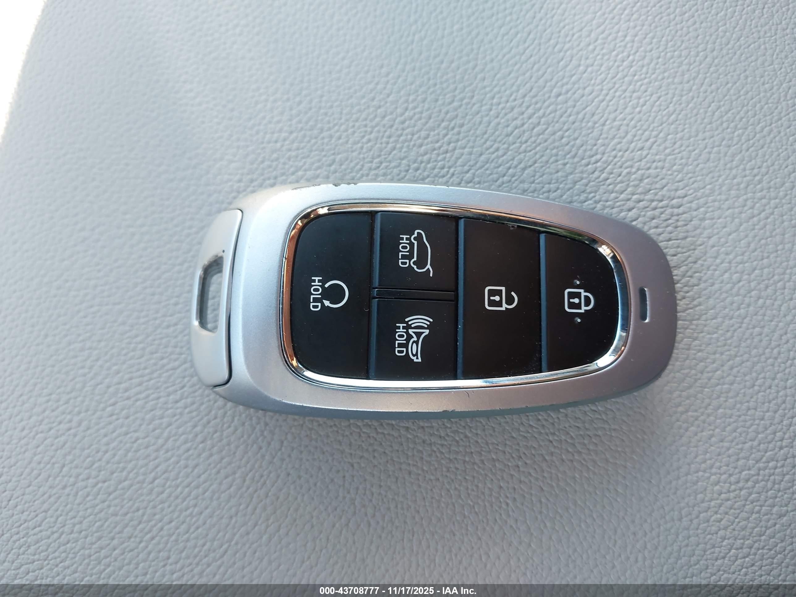 HYUNDAI TUCSON image 11