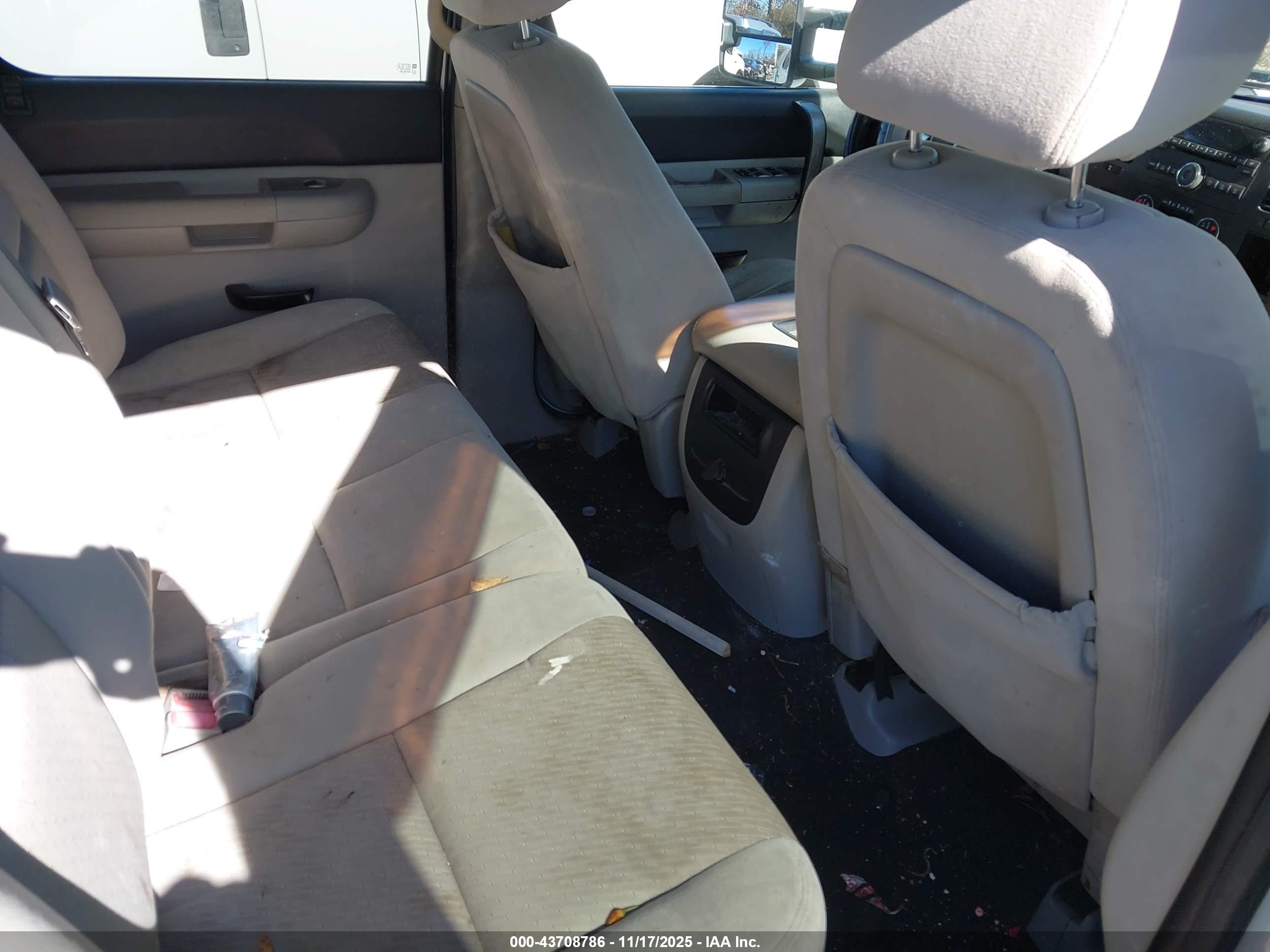 CHEVROLET SILVERADO image 8