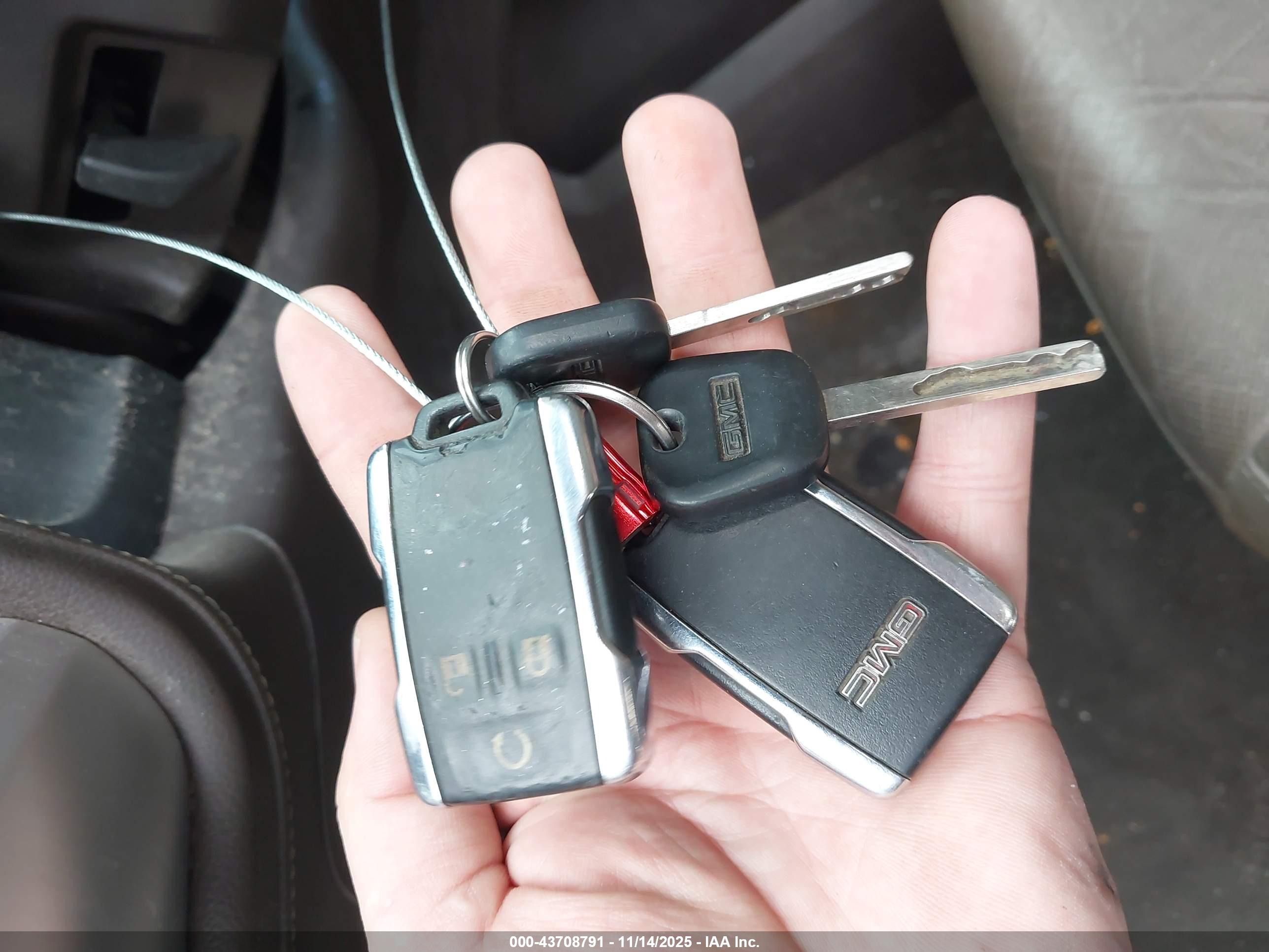 GMC SIERRA image 11