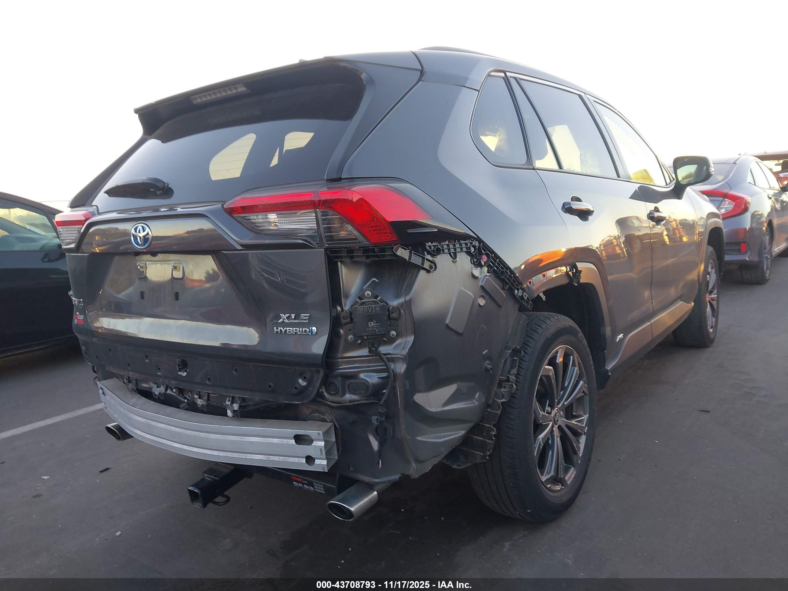 TOYOTA RAV4 image 4
