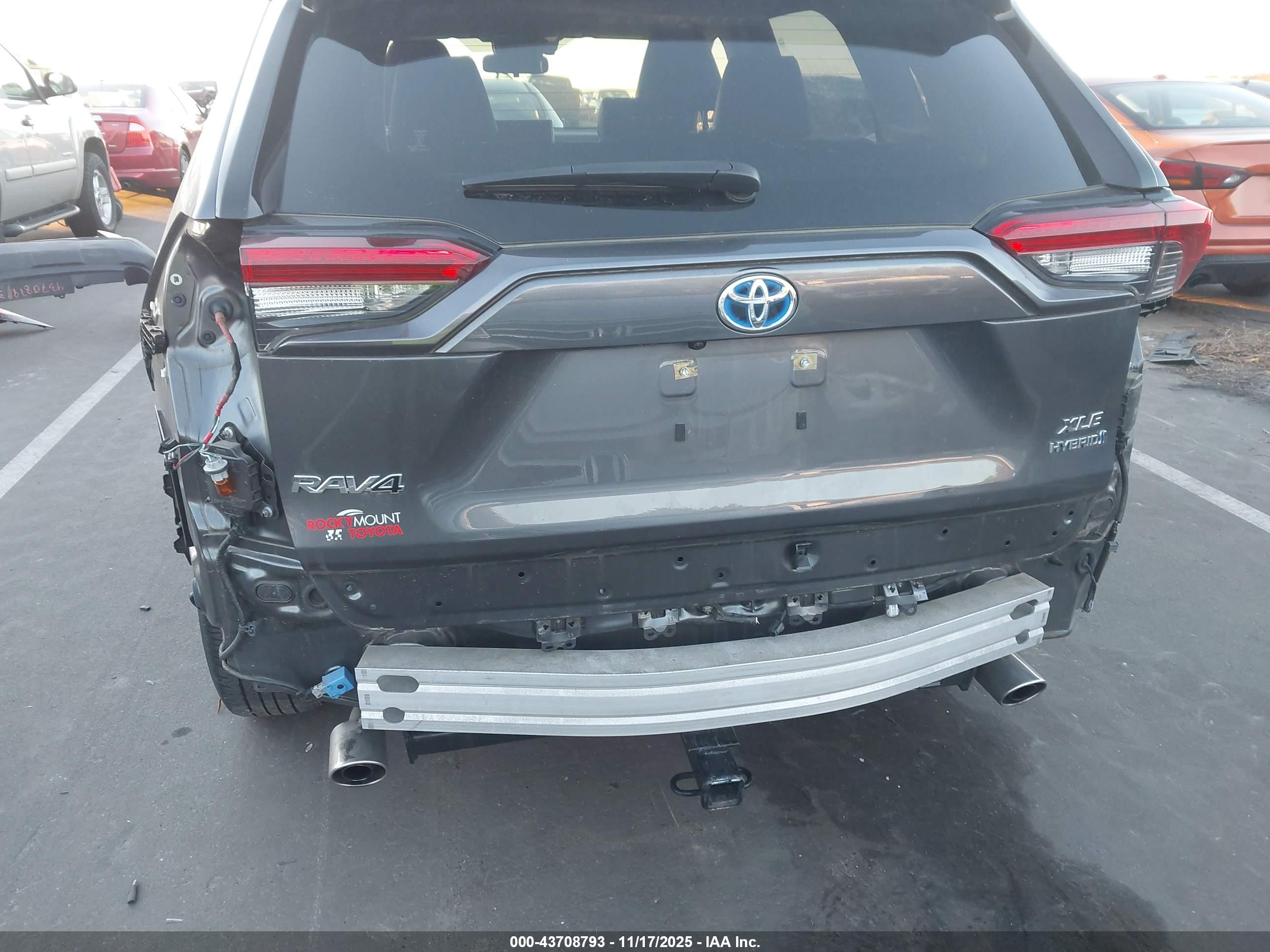 TOYOTA RAV4 image 6