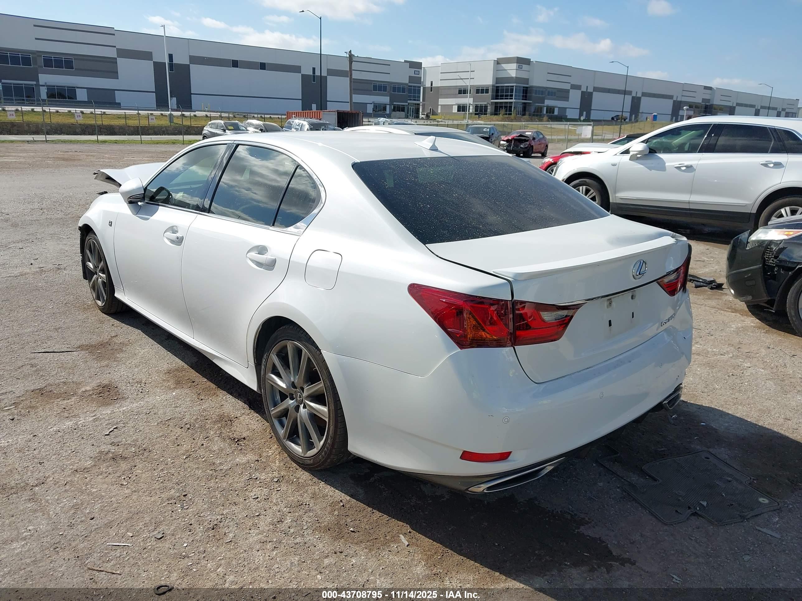 LEXUS GS image 3