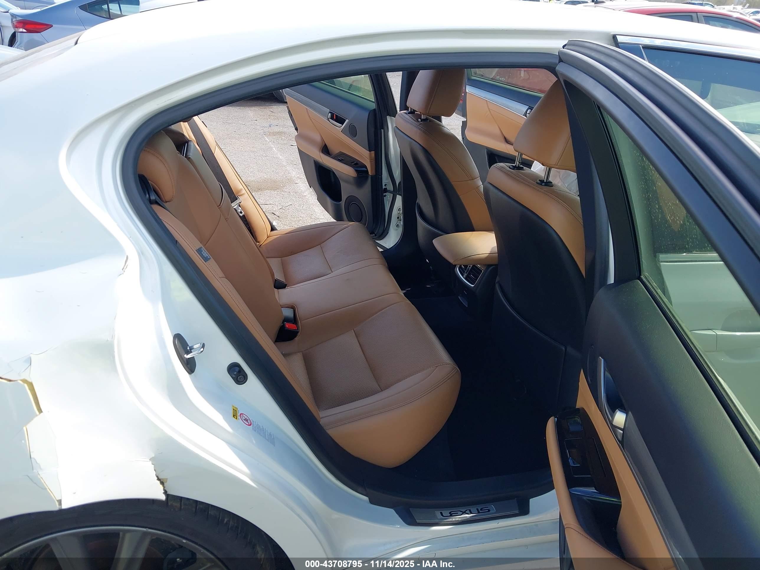 LEXUS GS image 8