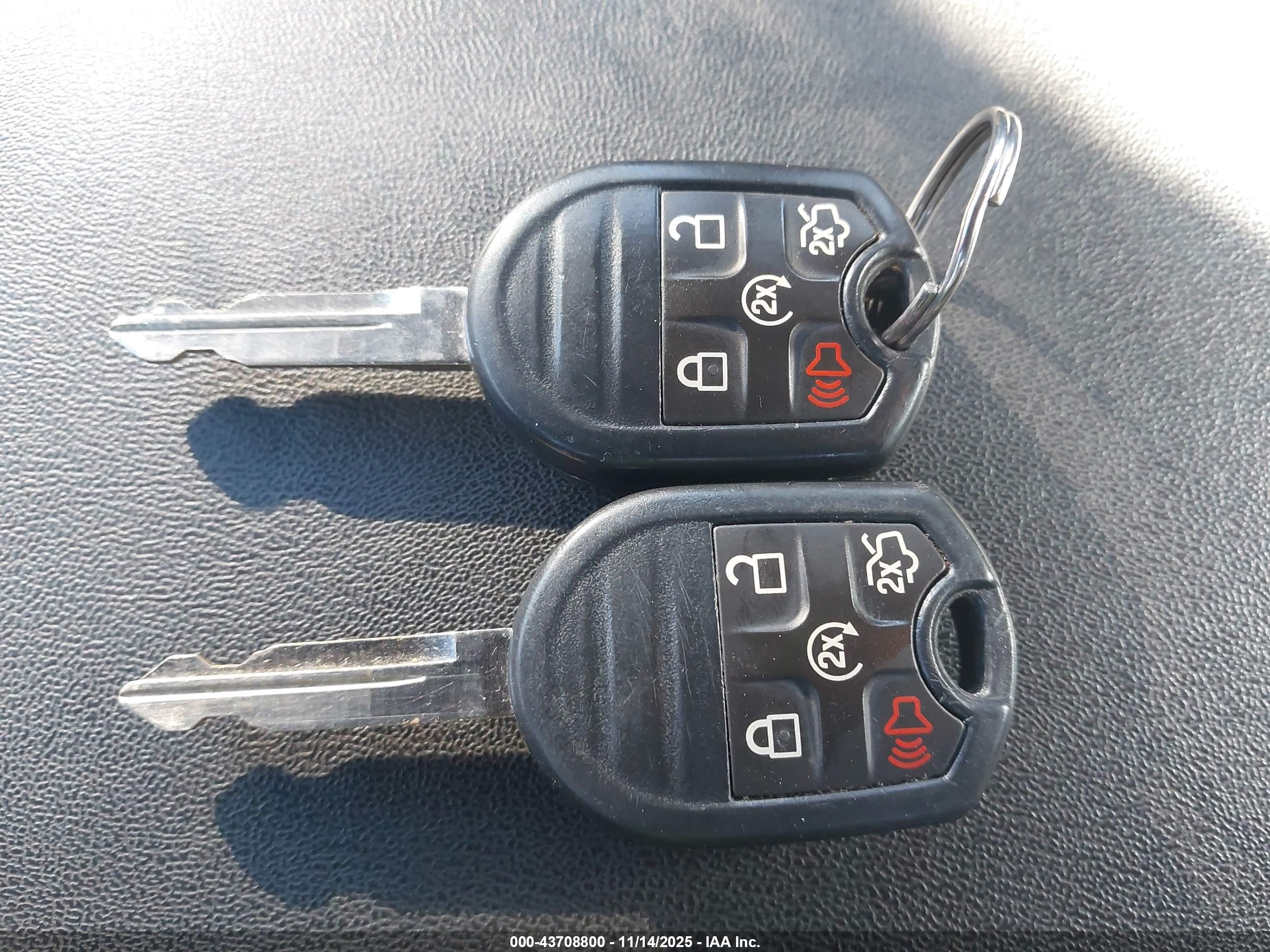 FORD TAURUS image 11