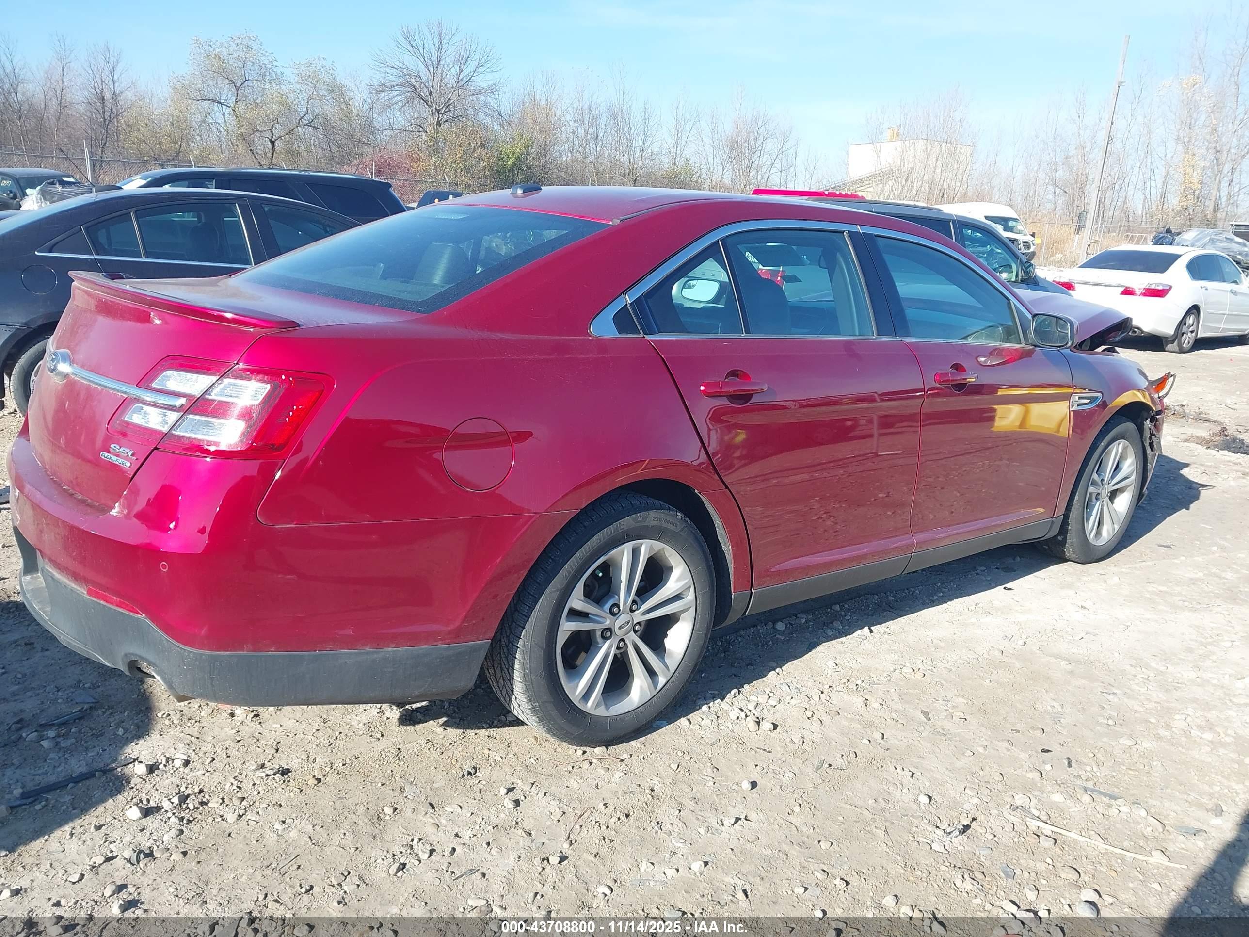 FORD TAURUS image 4