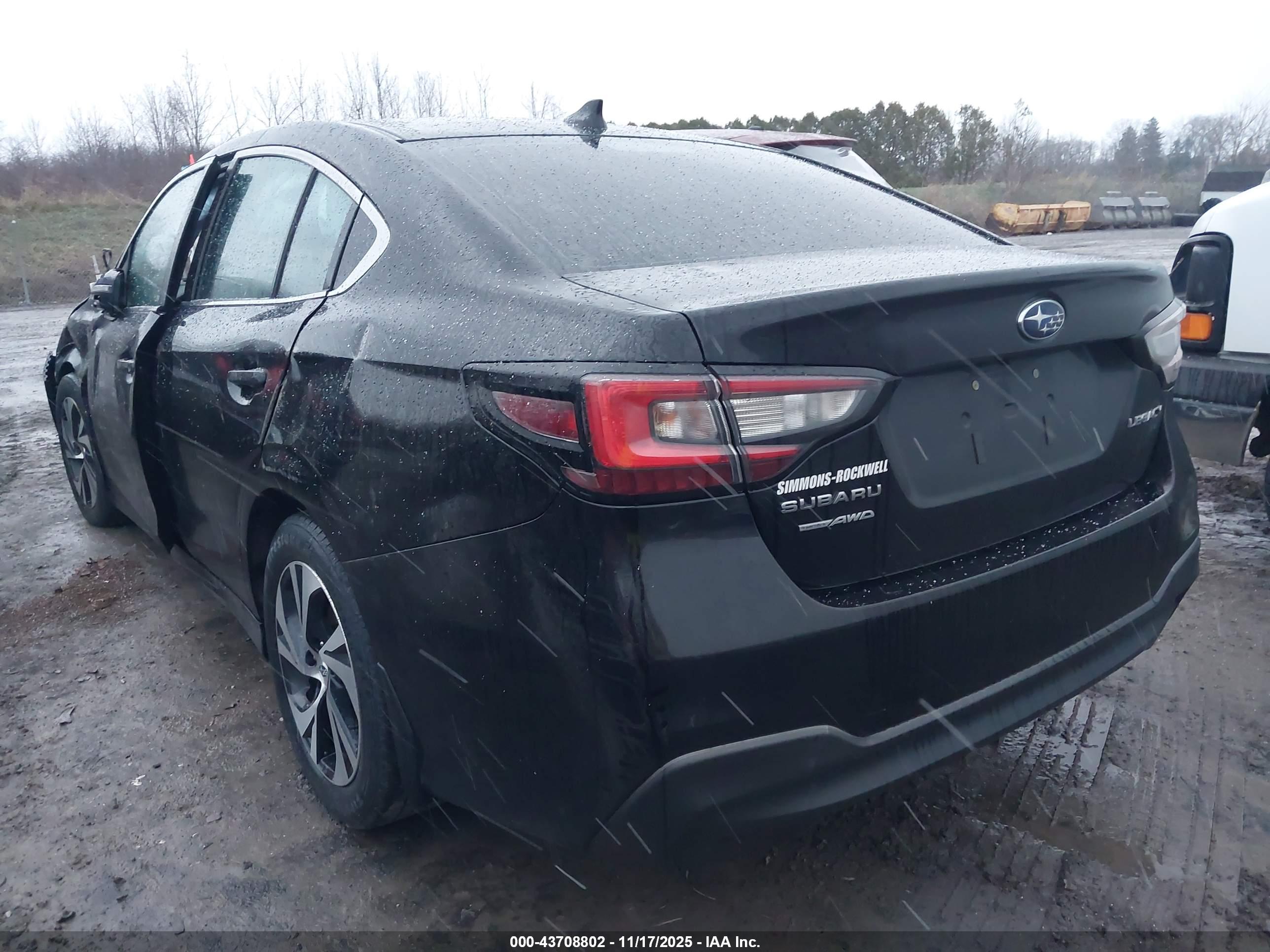 SUBARU LEGACY image 3