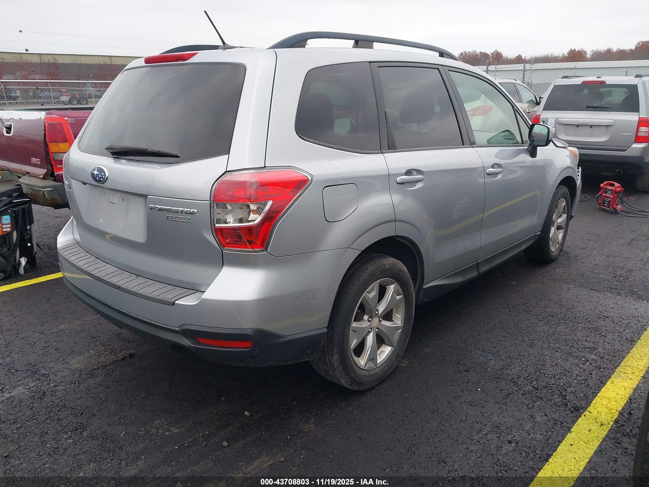 SUBARU FORESTER image 4