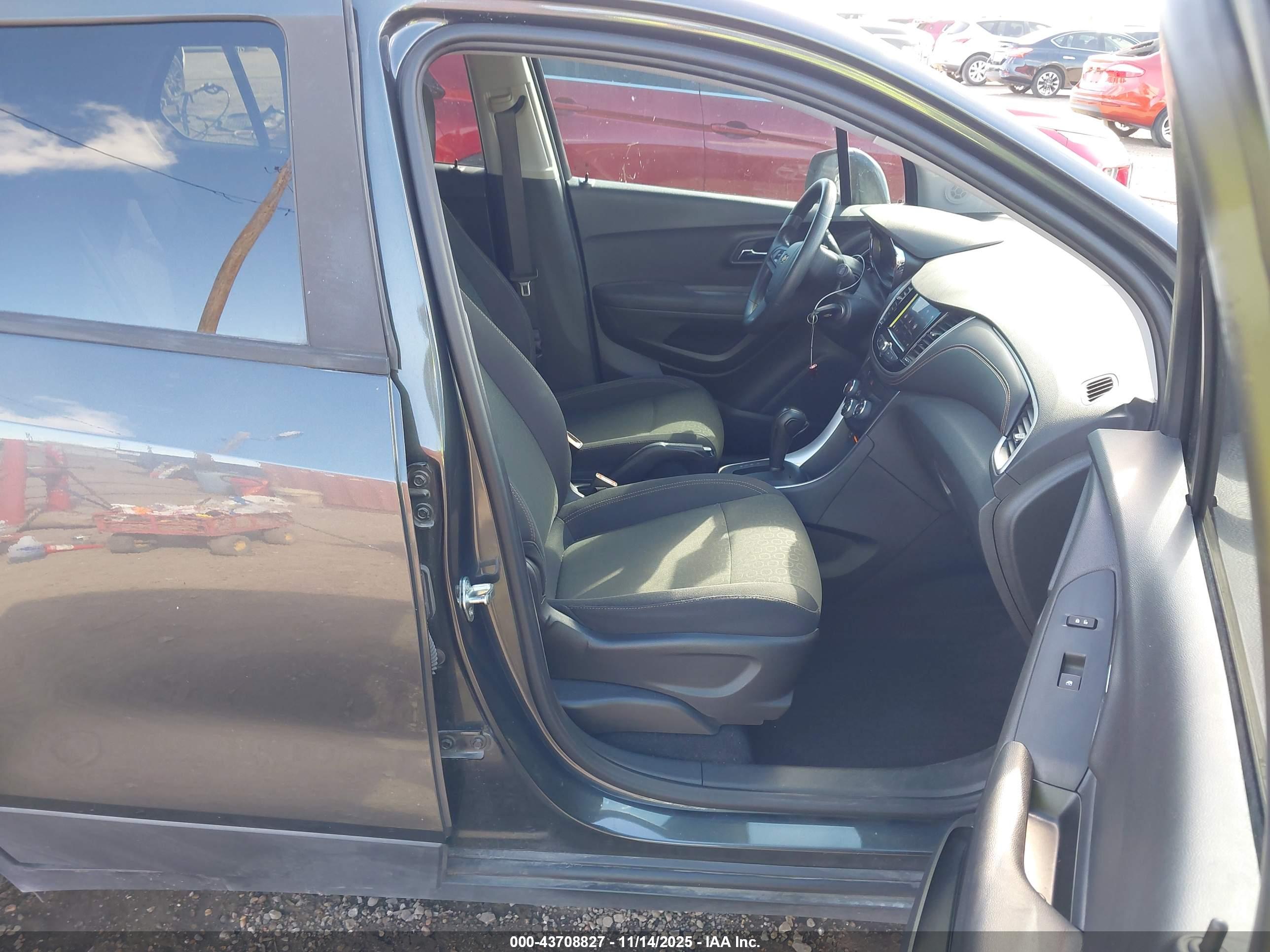 CHEVROLET TRAX image 5