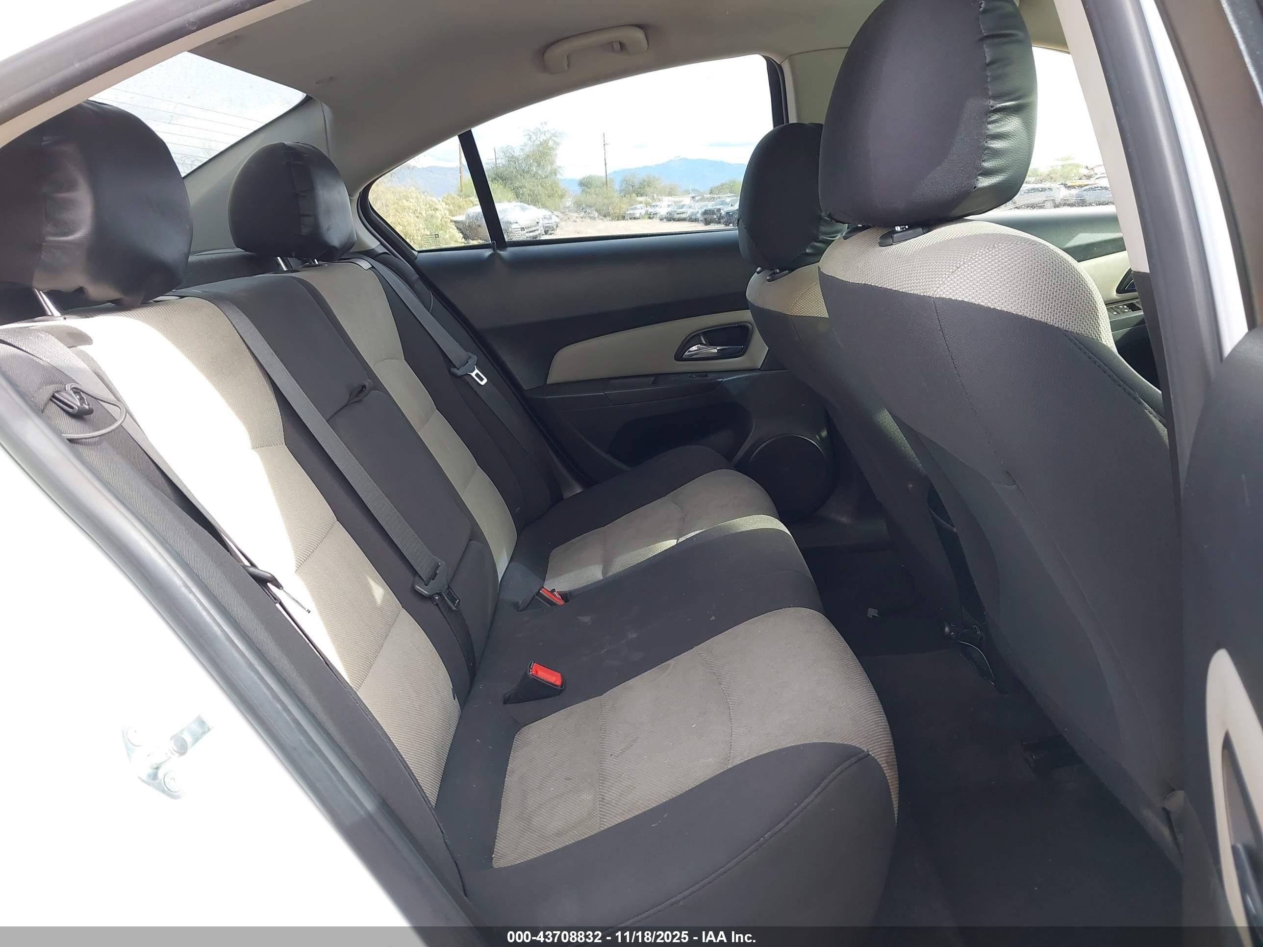 CHEVROLET CRUZE image 8