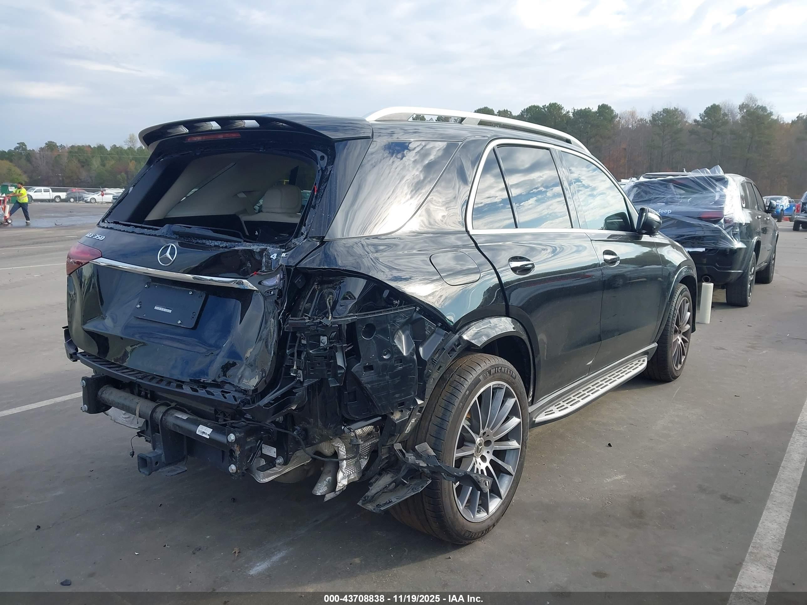 MERCEDES-BENZ GLE image 4