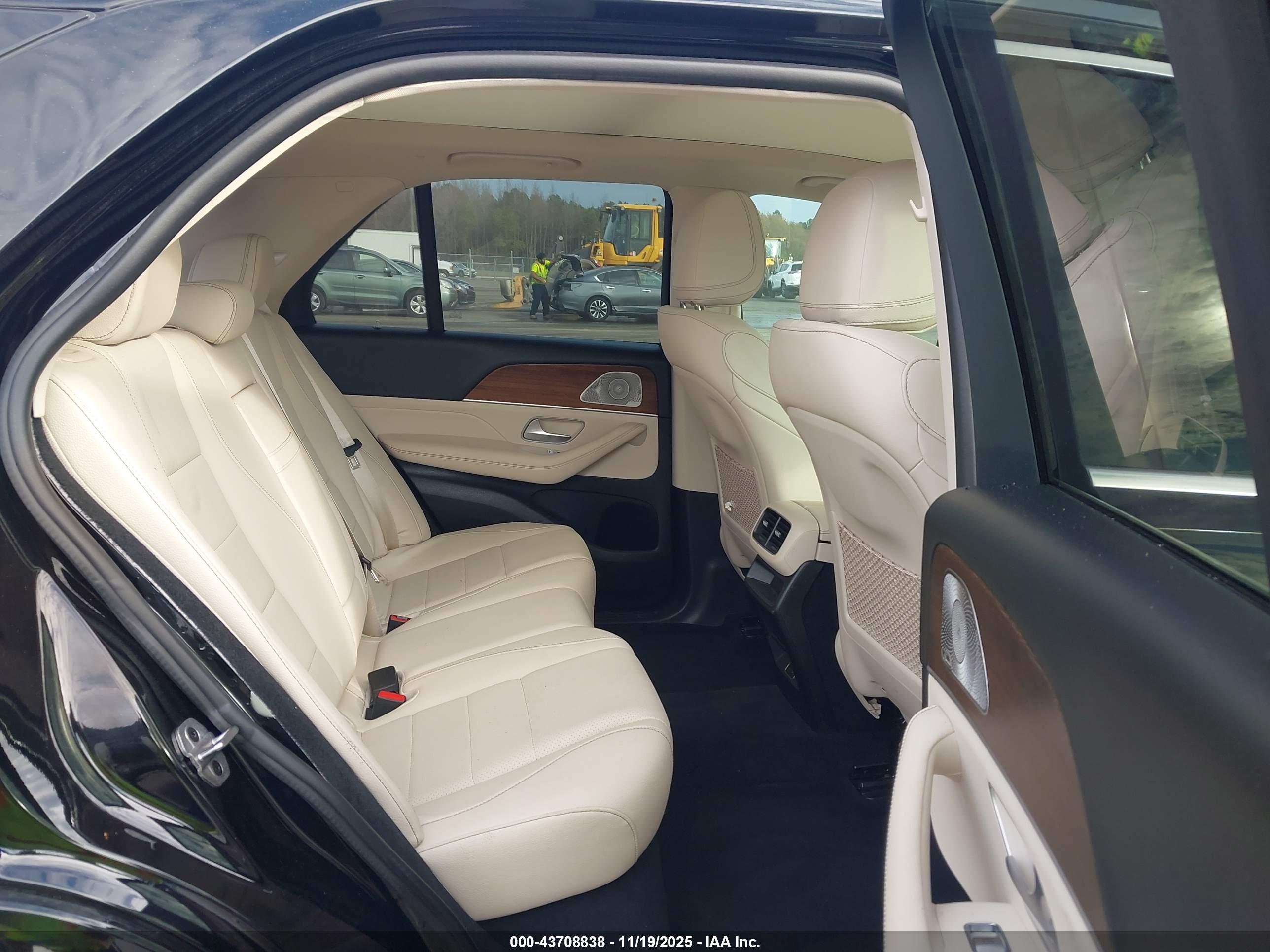 MERCEDES-BENZ GLE image 8