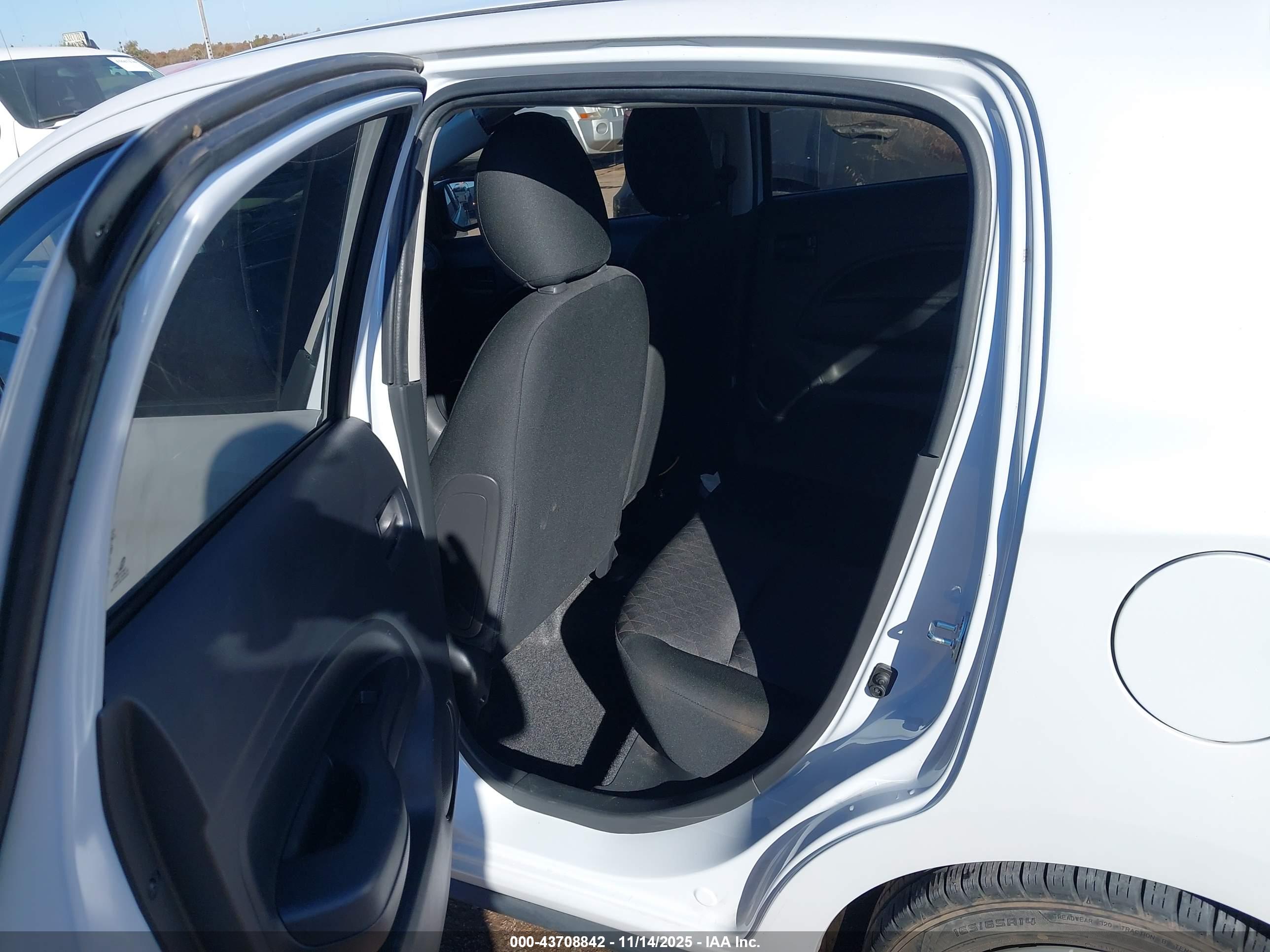 MITSUBISHI MIRAGE image 8