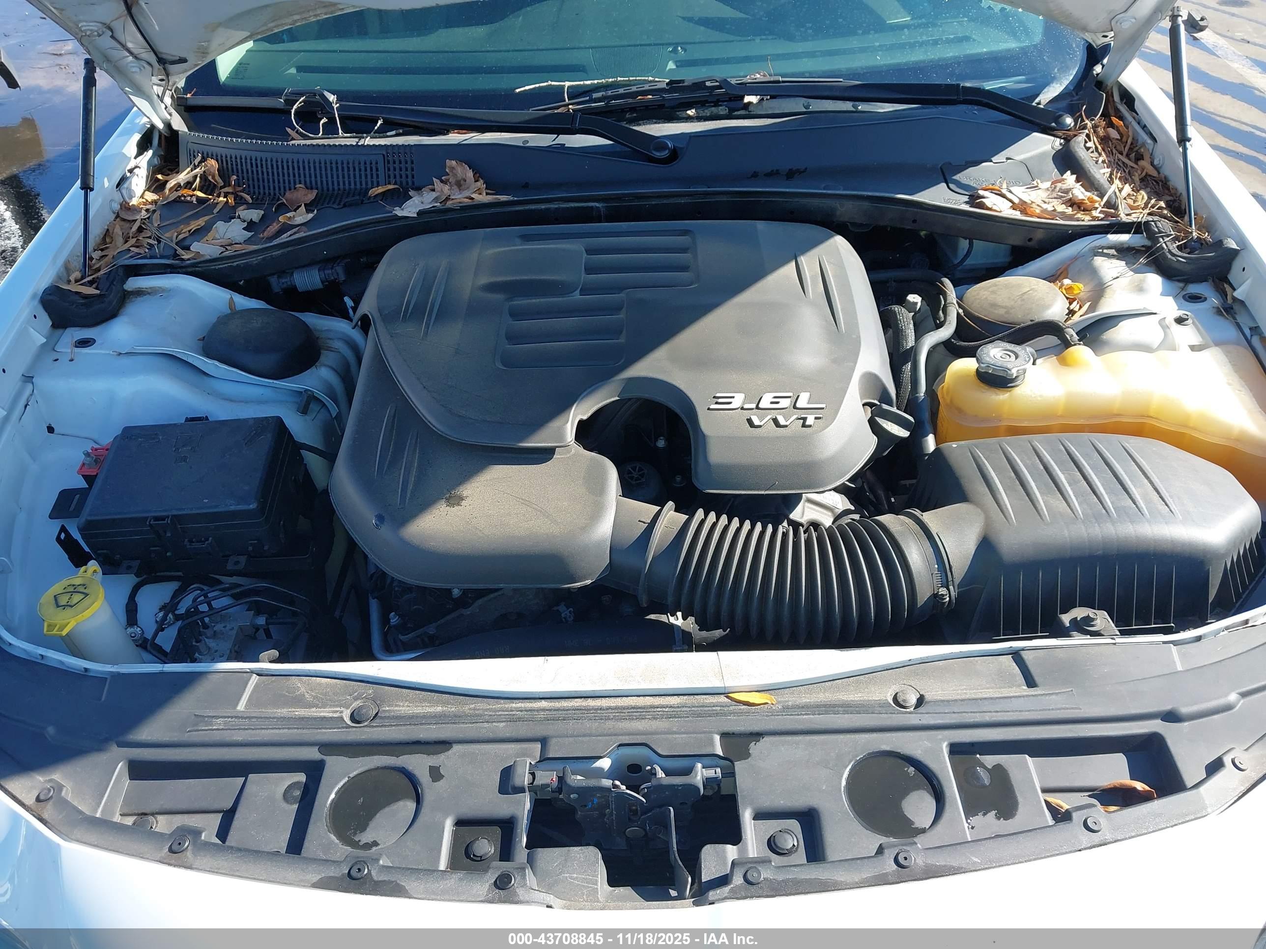 CHRYSLER 300C image 10