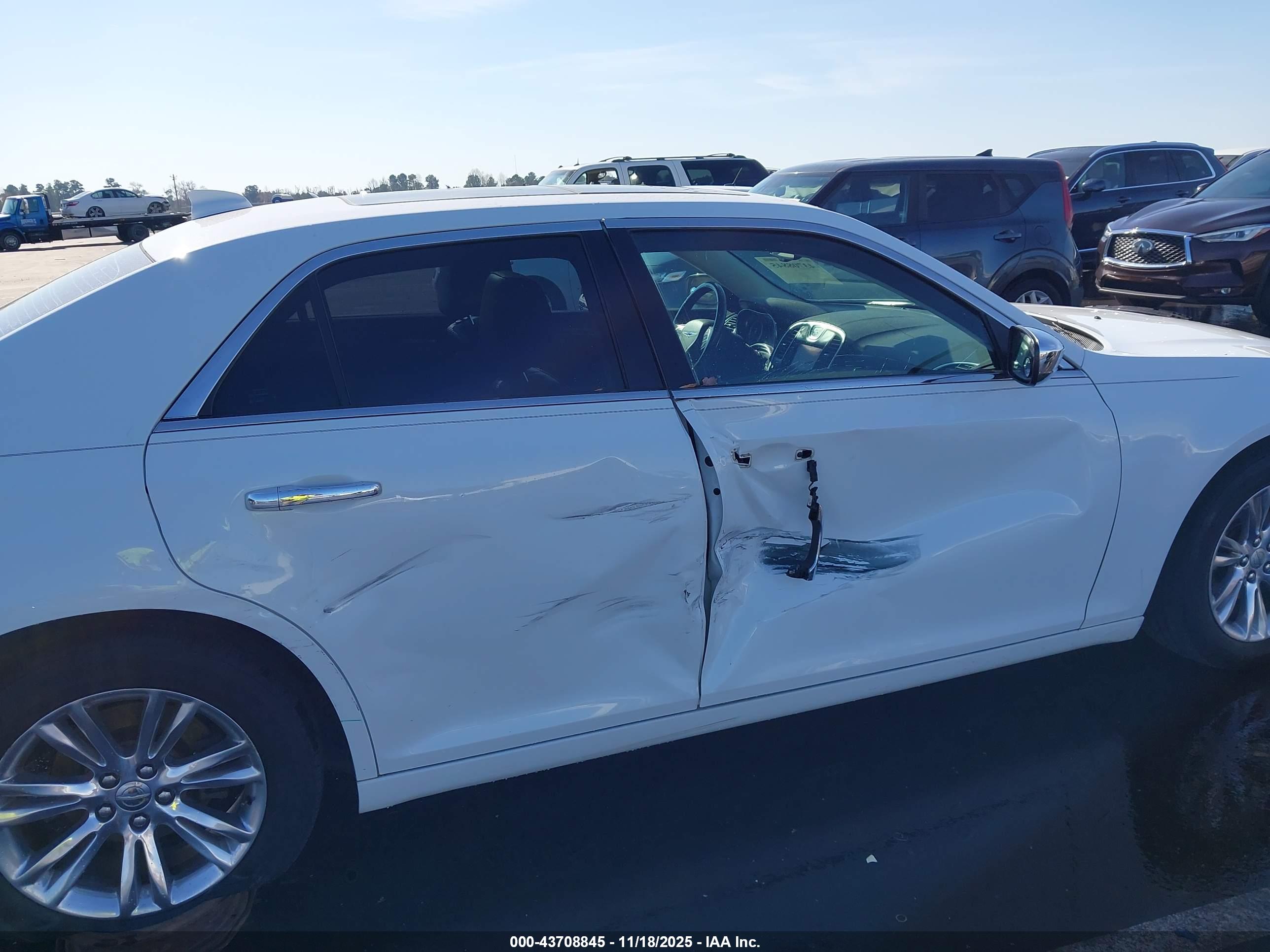 CHRYSLER 300C image 6