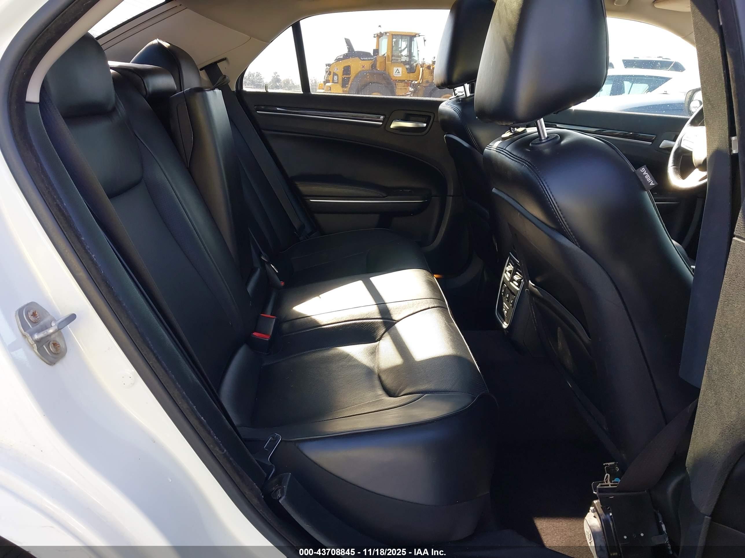 CHRYSLER 300C image 8