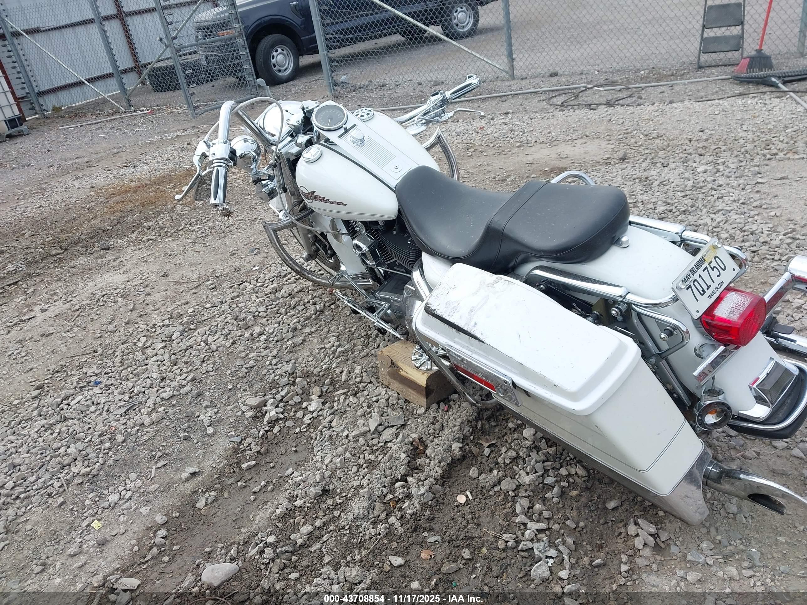 HARLEY-DAVIDSON FLHRI image 3