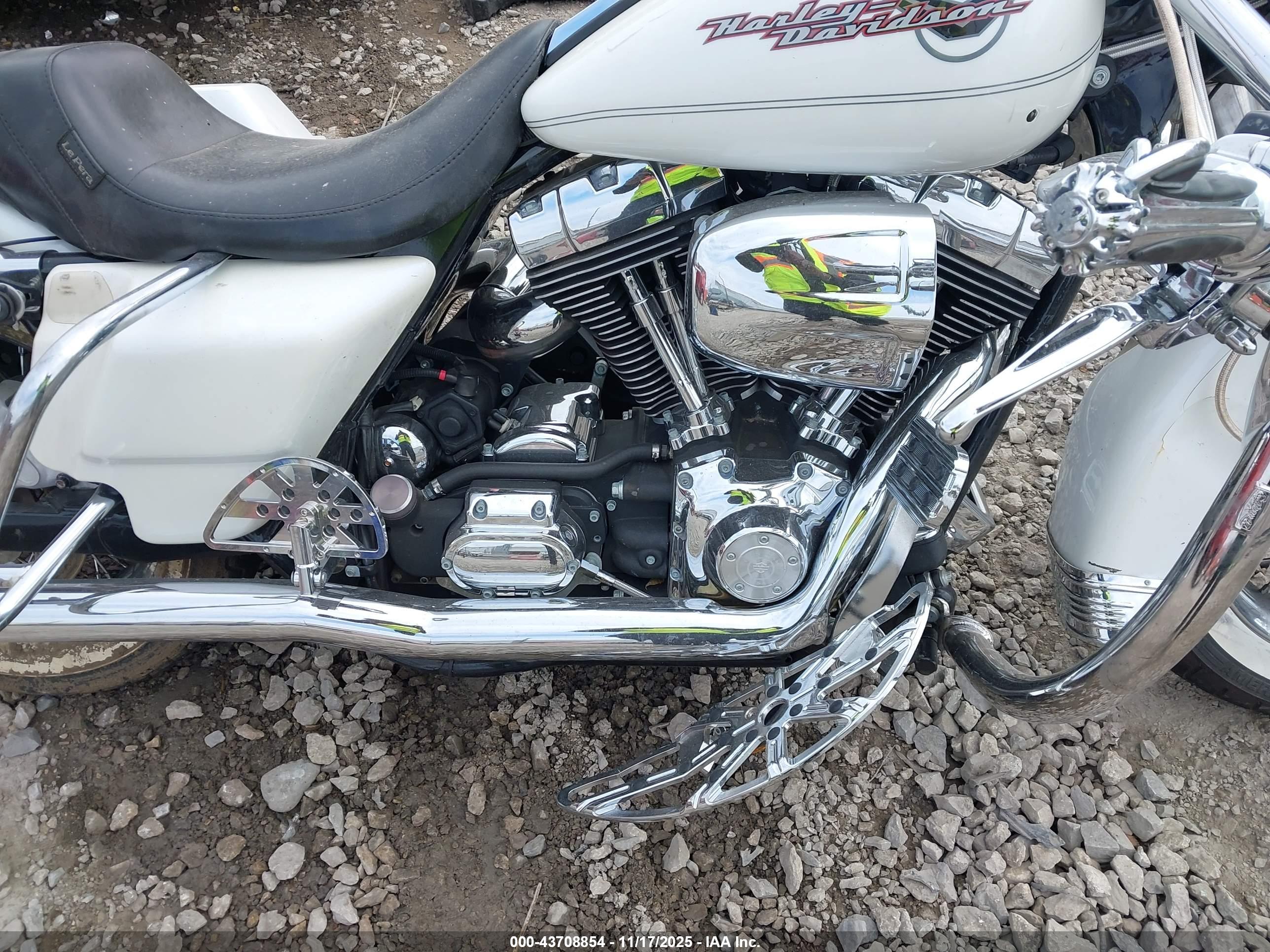 HARLEY-DAVIDSON FLHRI image 8