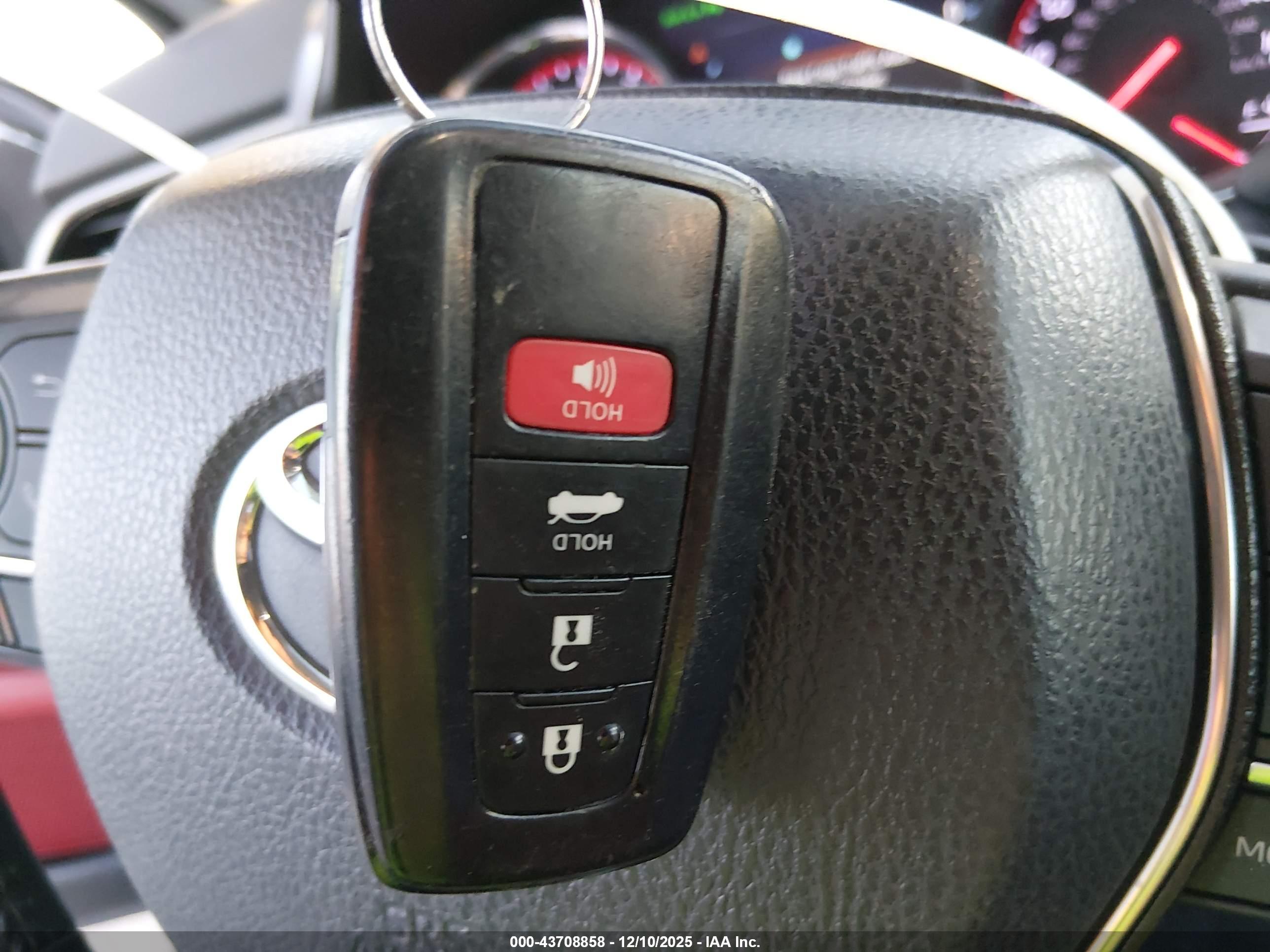 TOYOTA CAMRY image 11