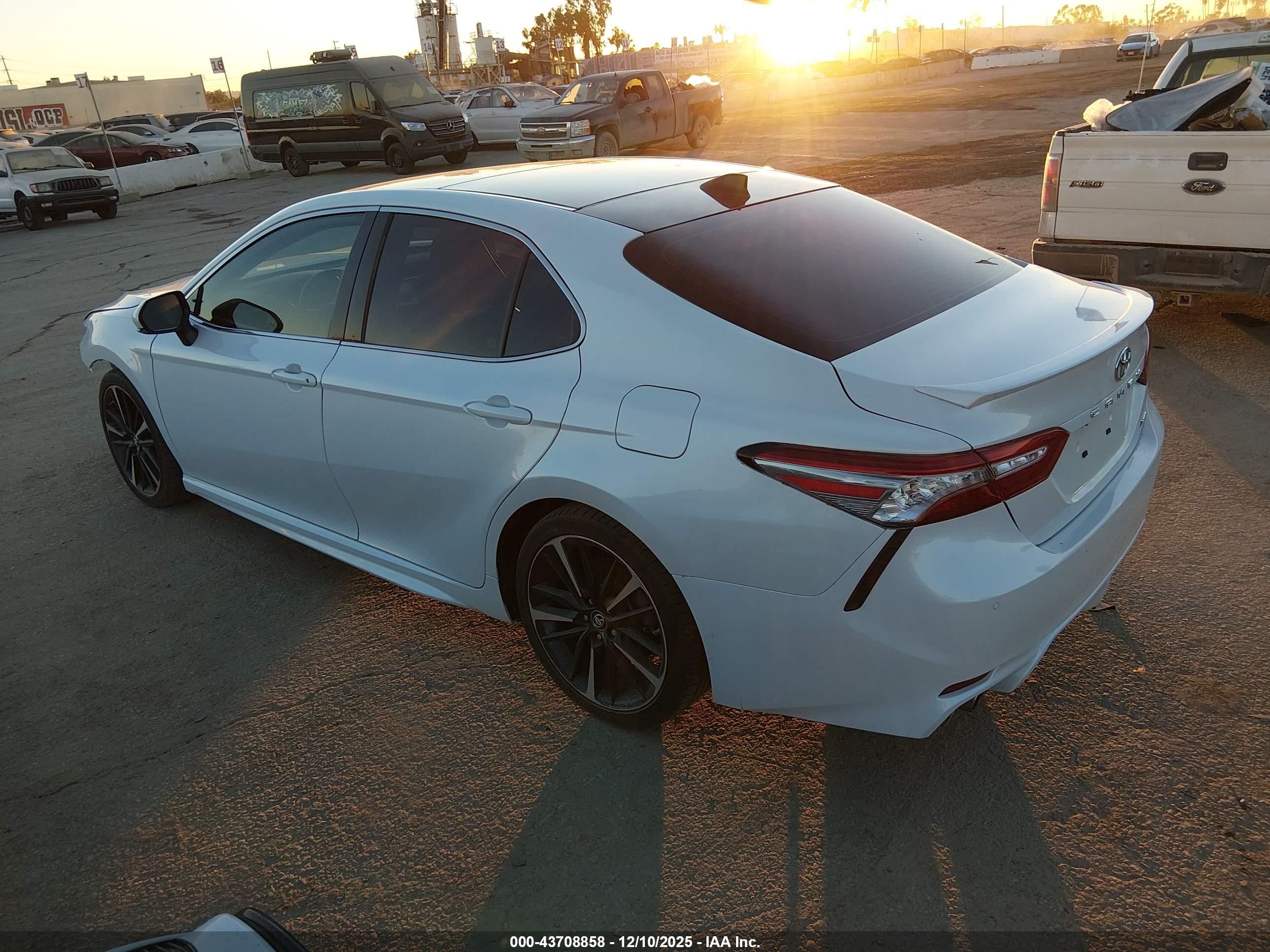 TOYOTA CAMRY image 3