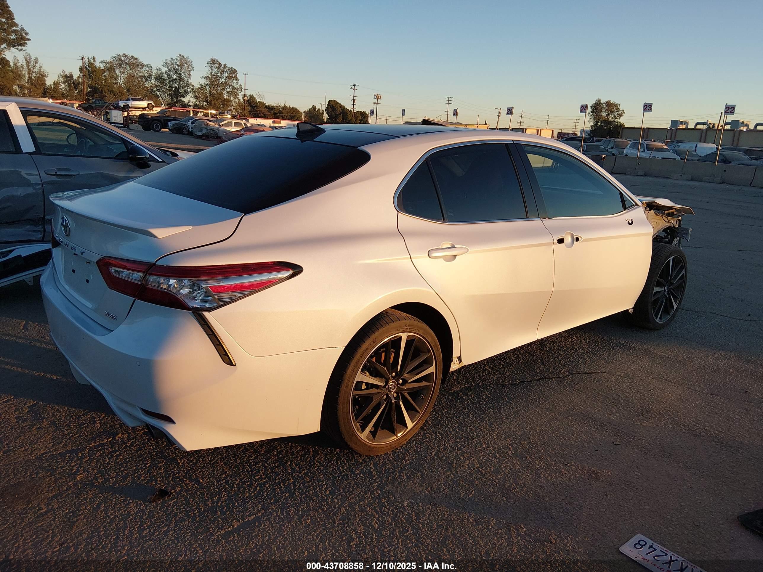 TOYOTA CAMRY image 4
